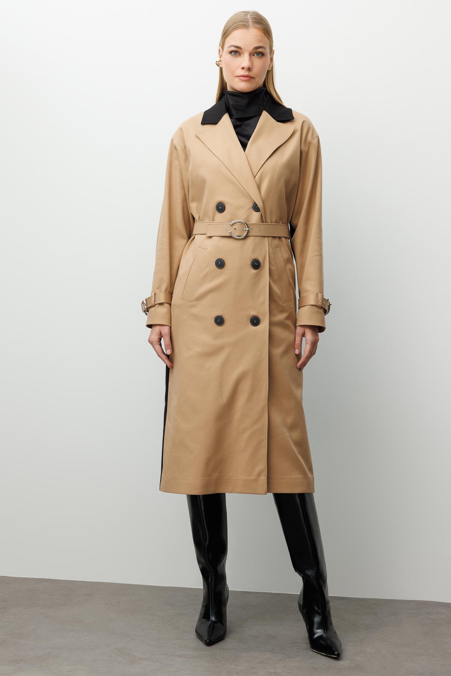 Modailgi  Kumaş Mix Detaylı Kruvaze Kapamalı Kemer Detaylı Oversize Trençkot Camel/Siyah