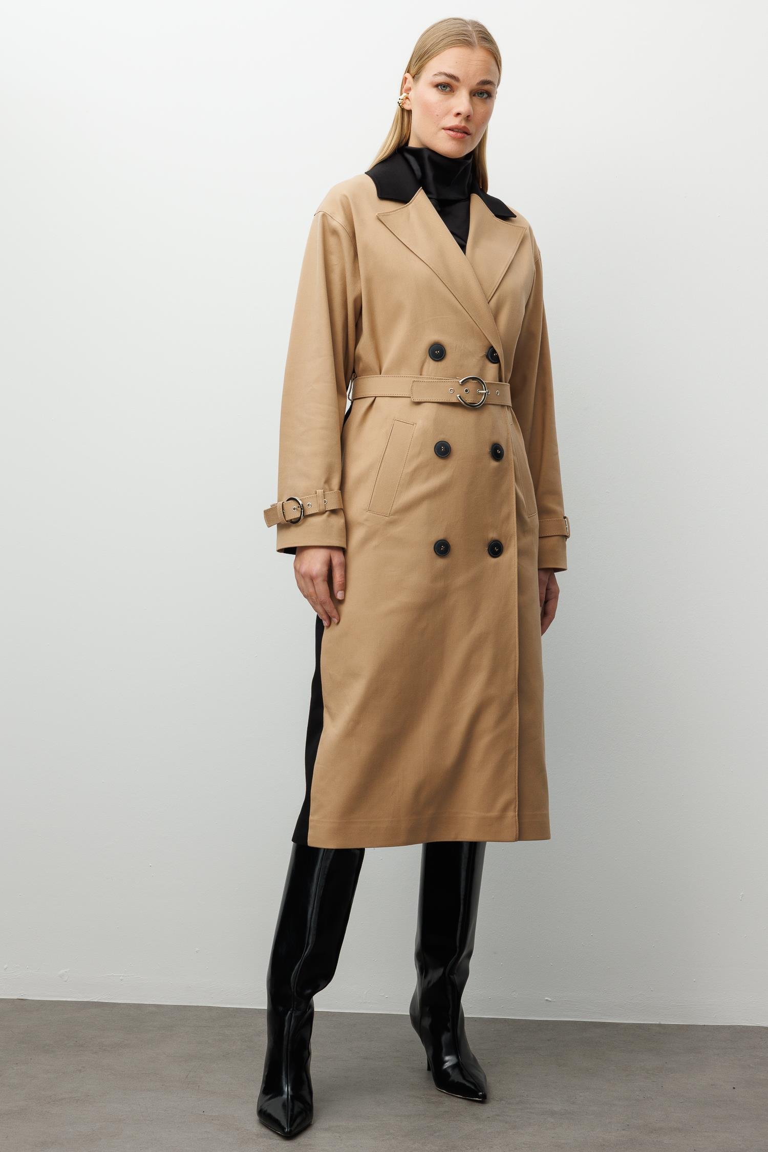 Modailgi  Kumaş Mix Detaylı Kruvaze Kapamalı Kemer Detaylı Oversize Trençkot Camel/Siyah