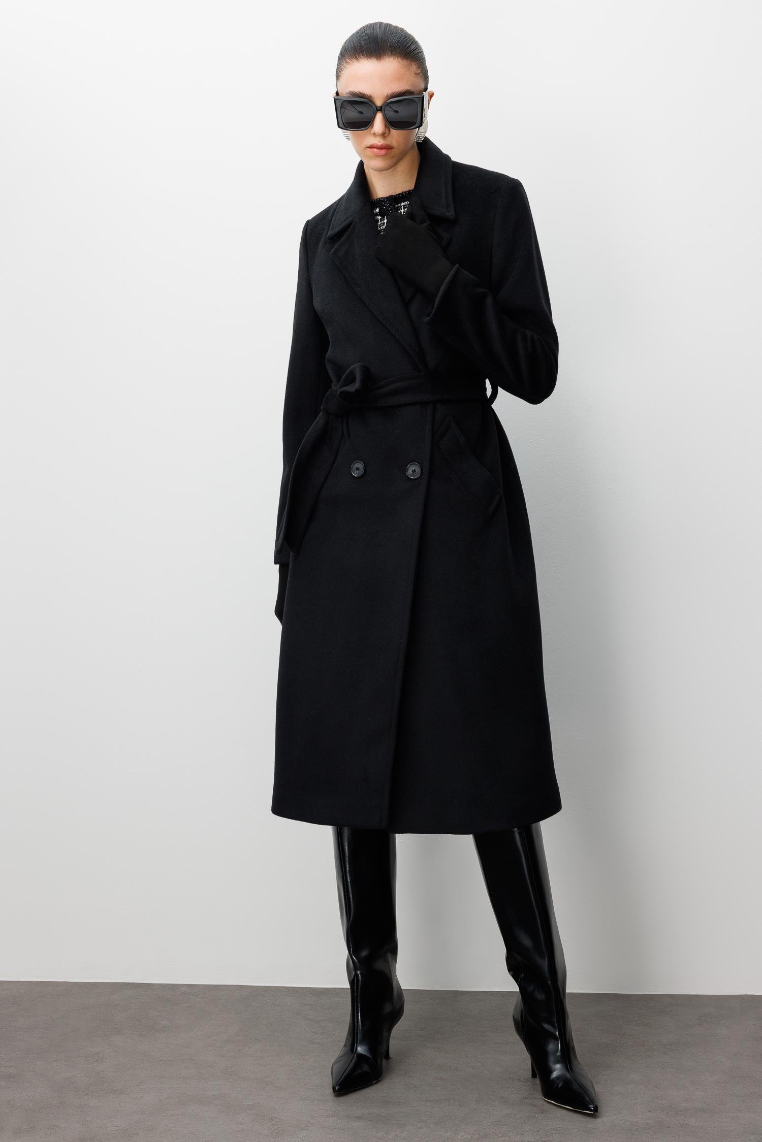 Modailgi  Kuşaklı Kruvaze Dört Düğmeli Kaban Siyah