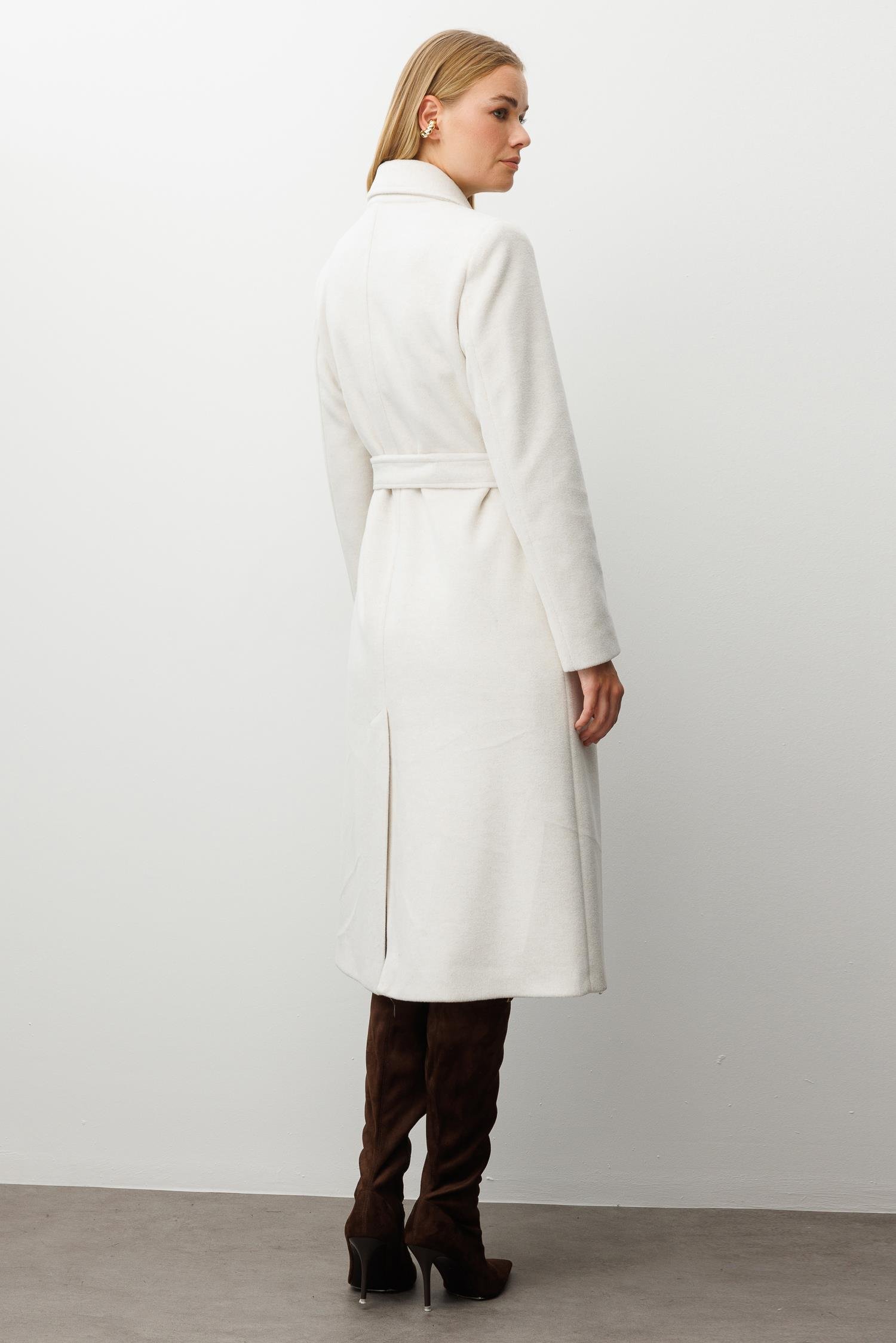 Modailgi  Kuşaklı Kruvaze Dört Düğmeli Kaban Kemik