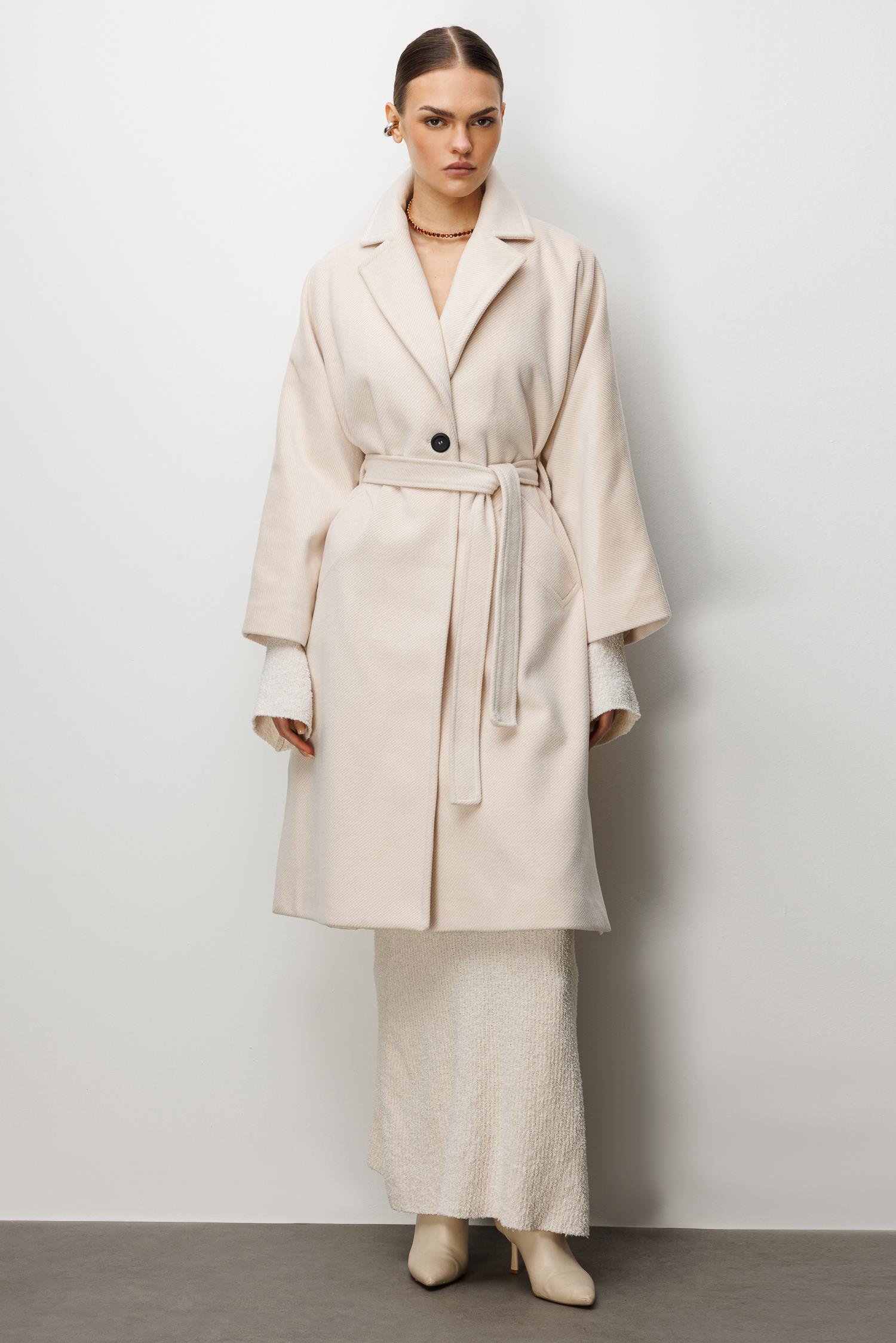 Modailgi  Kuşaklı Tek Düğmeli Diyagonal Çizgili Kaşe Kaban Bej