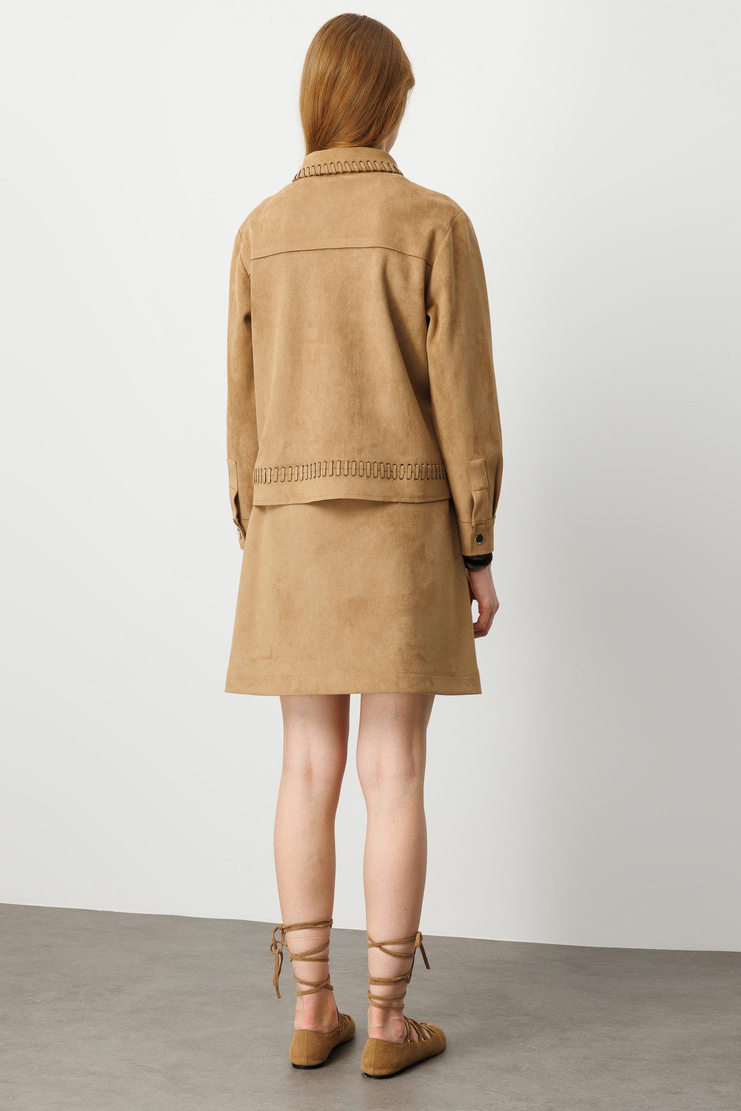 Modailgi  Lazer Kesim Şerit Detaylı Robalı Kısa Süet Mont Vizon