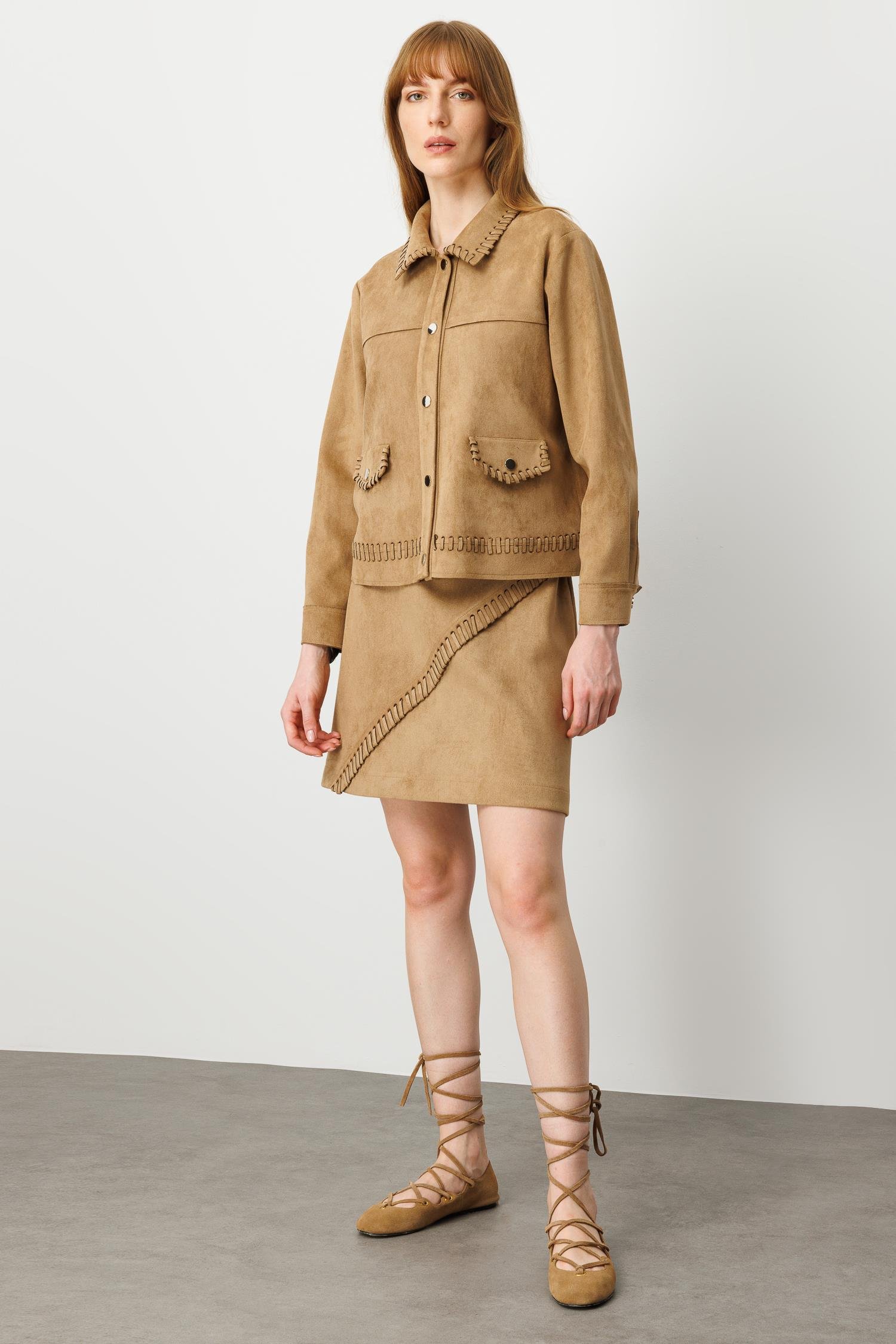 Modailgi  Lazer Kesim Şerit Detaylı Robalı Kısa Süet Mont Vizon