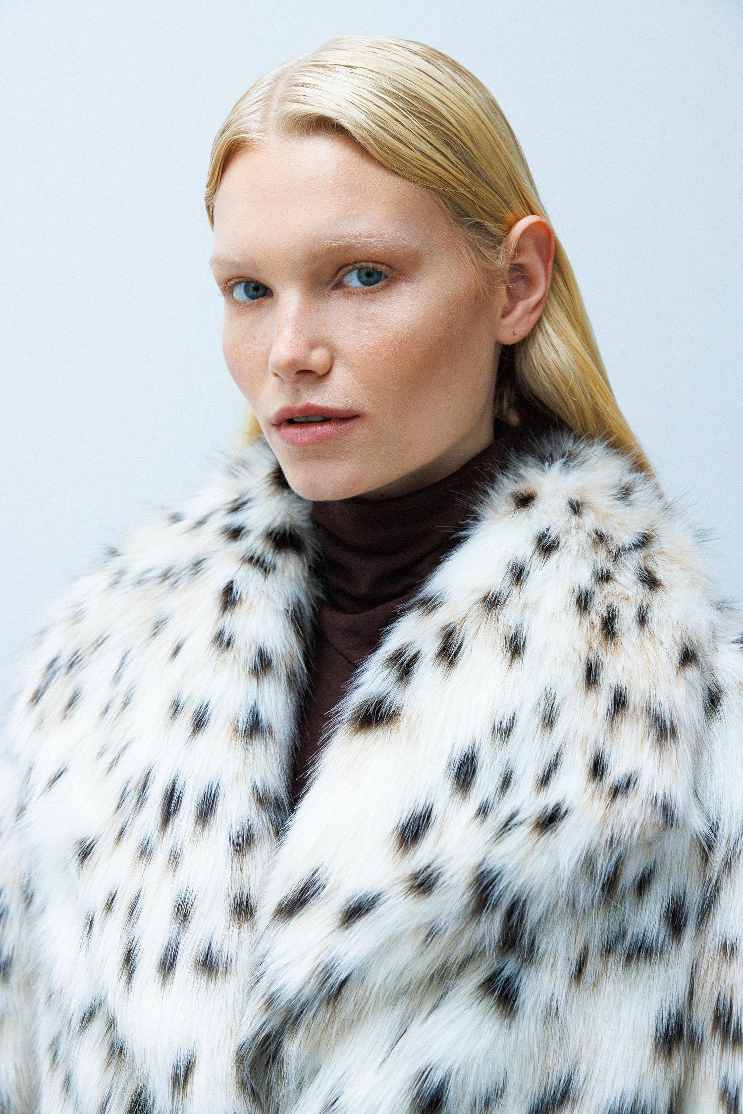 Modailgi  Mendil Yaka Leopar Desen Alcantara Kaban Orijinal