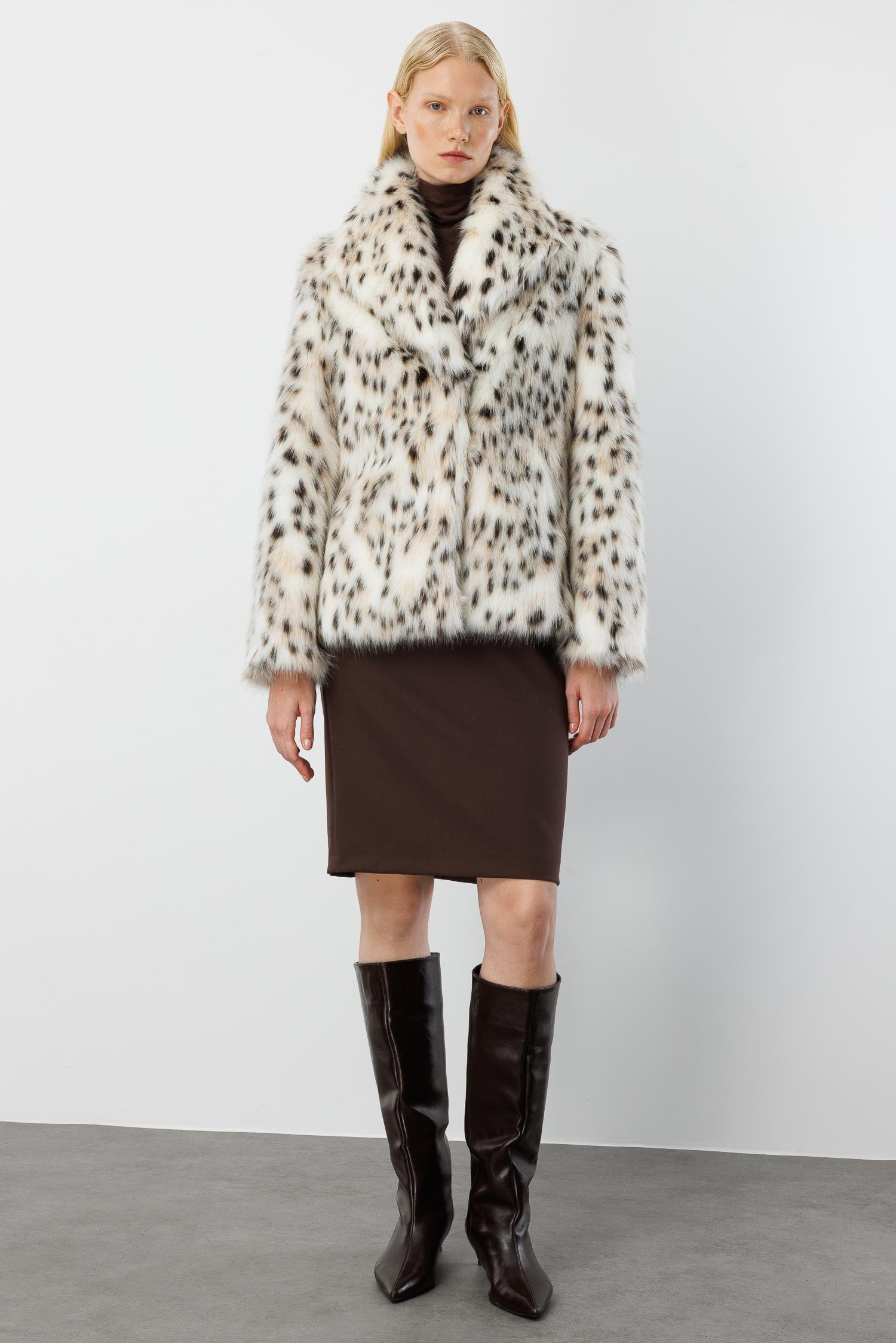 Modailgi  Mendil Yaka Leopar Desen Alcantara Kaban Orijinal