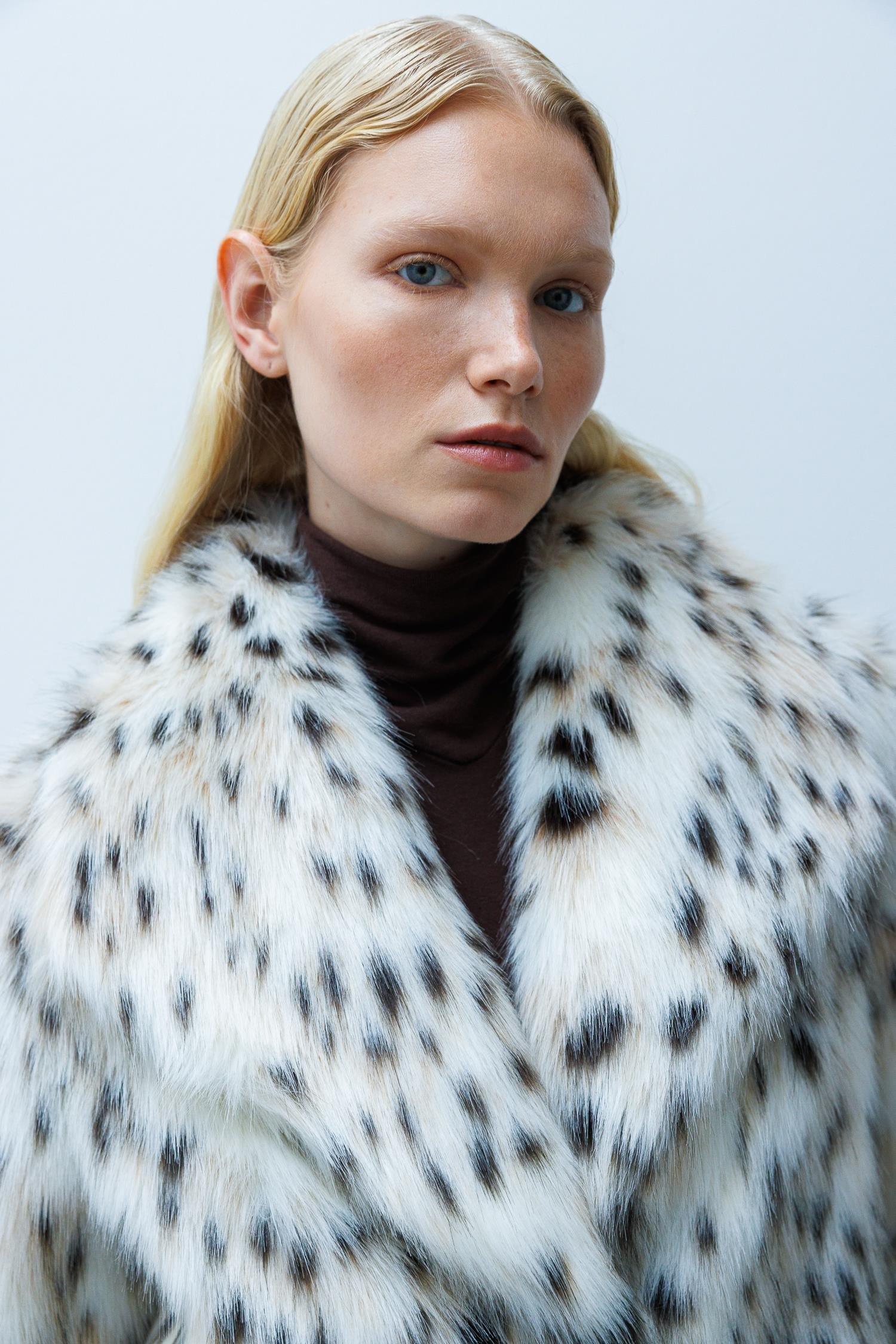 Modailgi  Mendil Yaka Leopar Desen Alcantara Kaban Orijinal