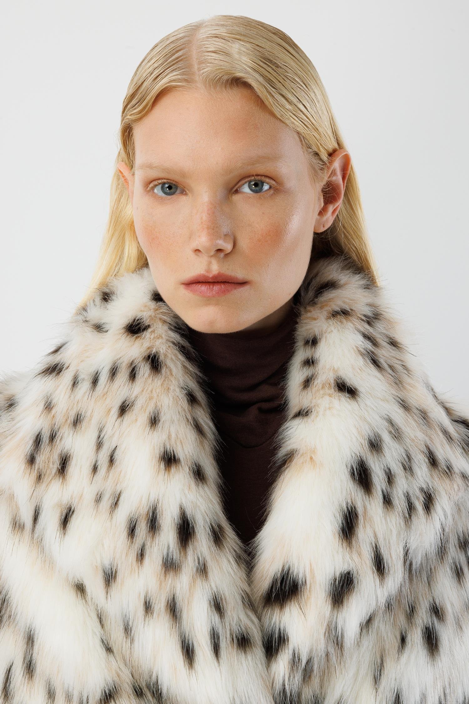 Modailgi  Mendil Yaka Leopar Desen Alcantara Kaban Orijinal