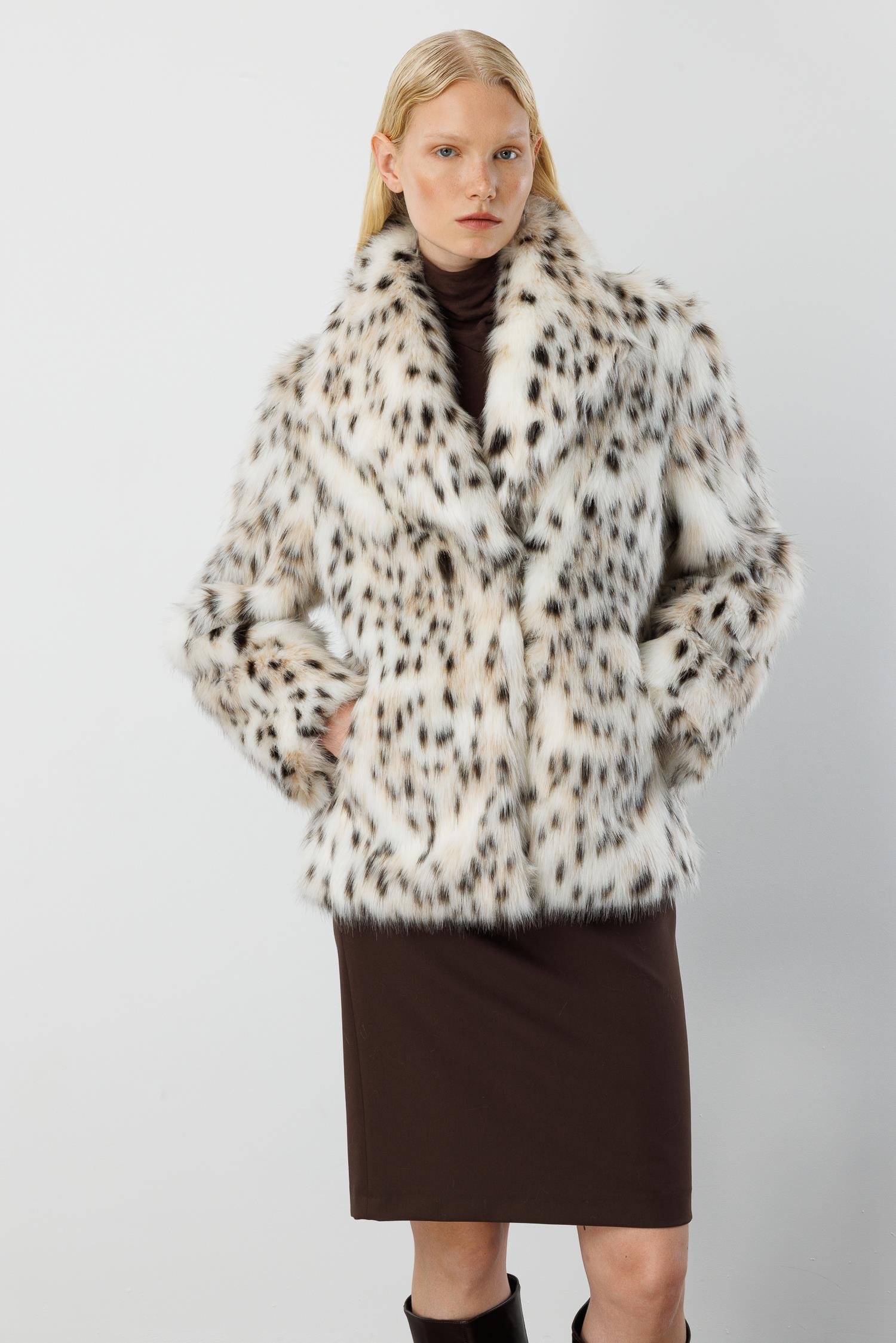 Modailgi  Mendil Yaka Leopar Desen Alcantara Kaban Orijinal