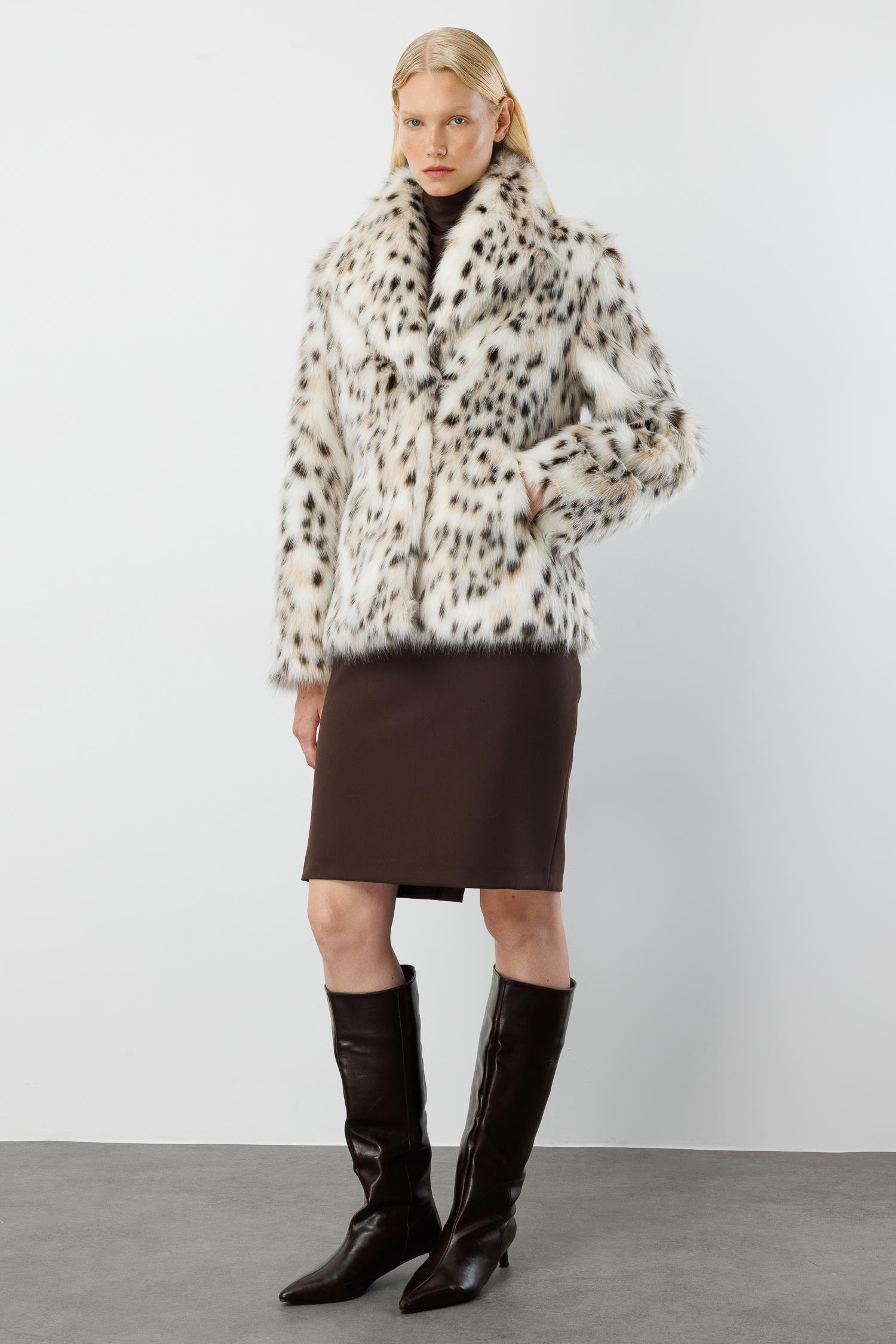 Modailgi  Mendil Yaka Leopar Desen Alcantara Kaban Orijinal