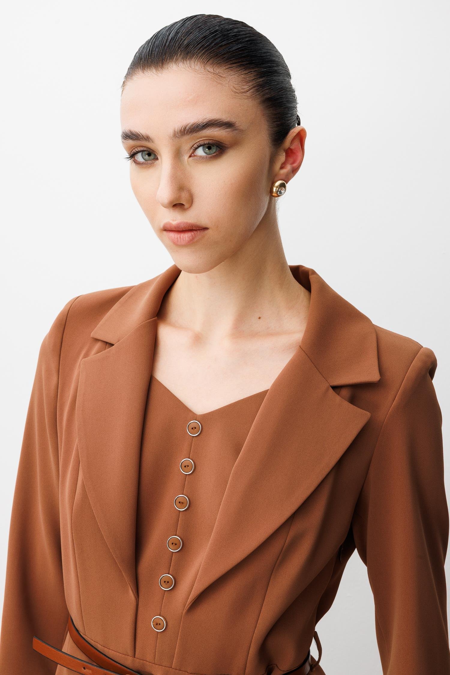 Modailgi  Mono Yaka Beli Kesik Ve Kemer Aksesuarlı Truvakar Kol Elbise Tarçın