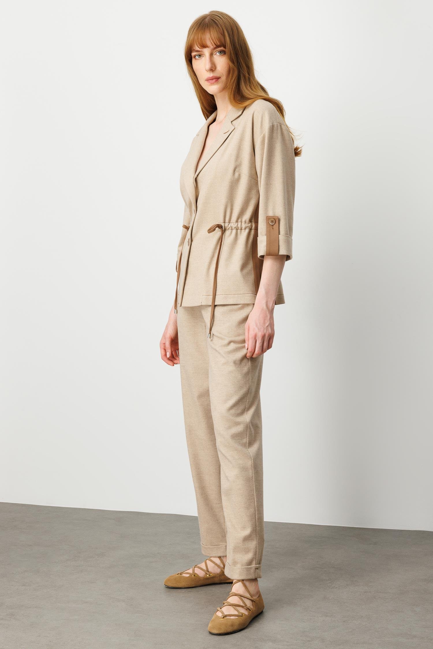 Modailgi  Mono Yaka Duble Kol Apoletli Kumaş Garni Detaylı Astarsız Ceket - 40047 Vizon