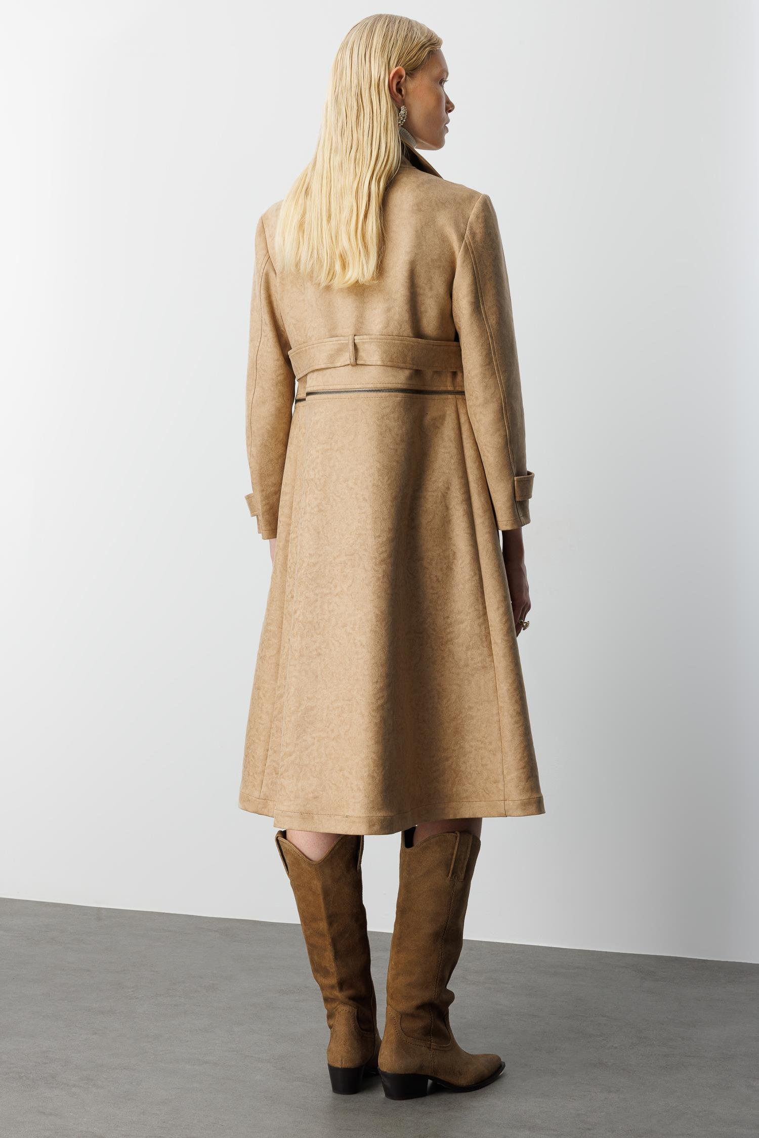 Modailgi  Mono Yaka Kuşaklı Koları Apoletli Belde Açılır Kapanır Çift Taraflı Fermuar Detaylı Astarsız Trençkot Vizon