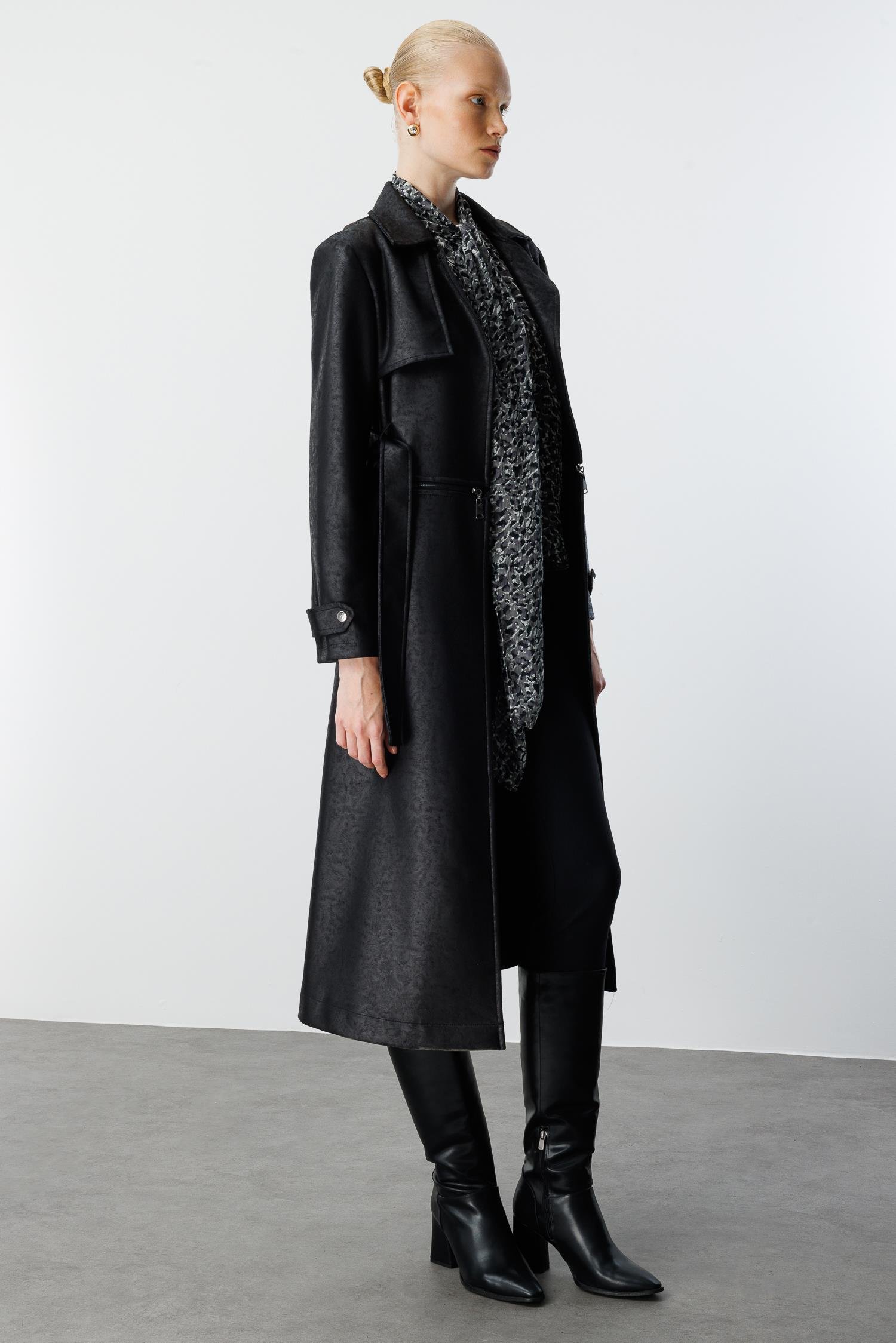 Modailgi  Mono Yaka Kuşaklı Koları Apoletli Belde Açılır Kapanır Çift Taraflı Fermuar Detaylı Astarsız Trençkot Siyah