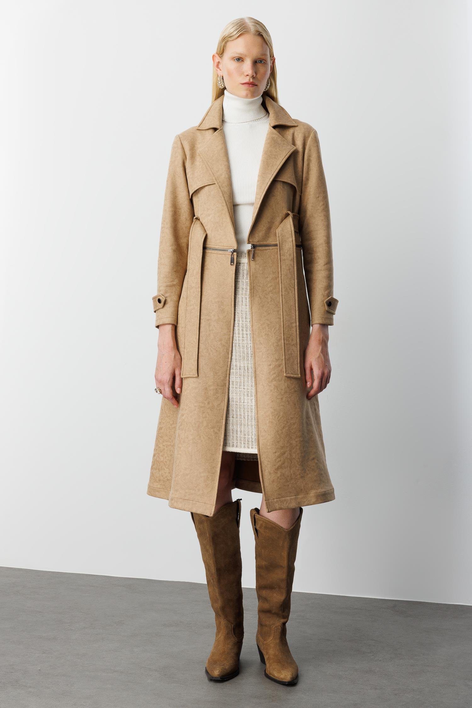 Modailgi  Mono Yaka Kuşaklı Koları Apoletli Belde Açılır Kapanır Çift Taraflı Fermuar Detaylı Astarsız Trençkot Vizon