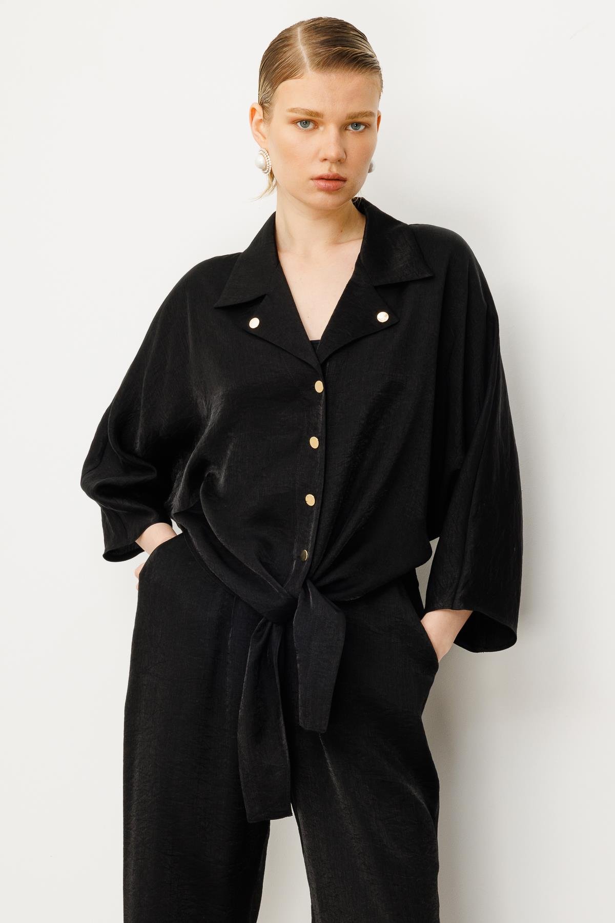 Modailgi  Mono Yaka Yarasa Kol Önden Bağlama Detaylı Kısa Gömlek Siyah