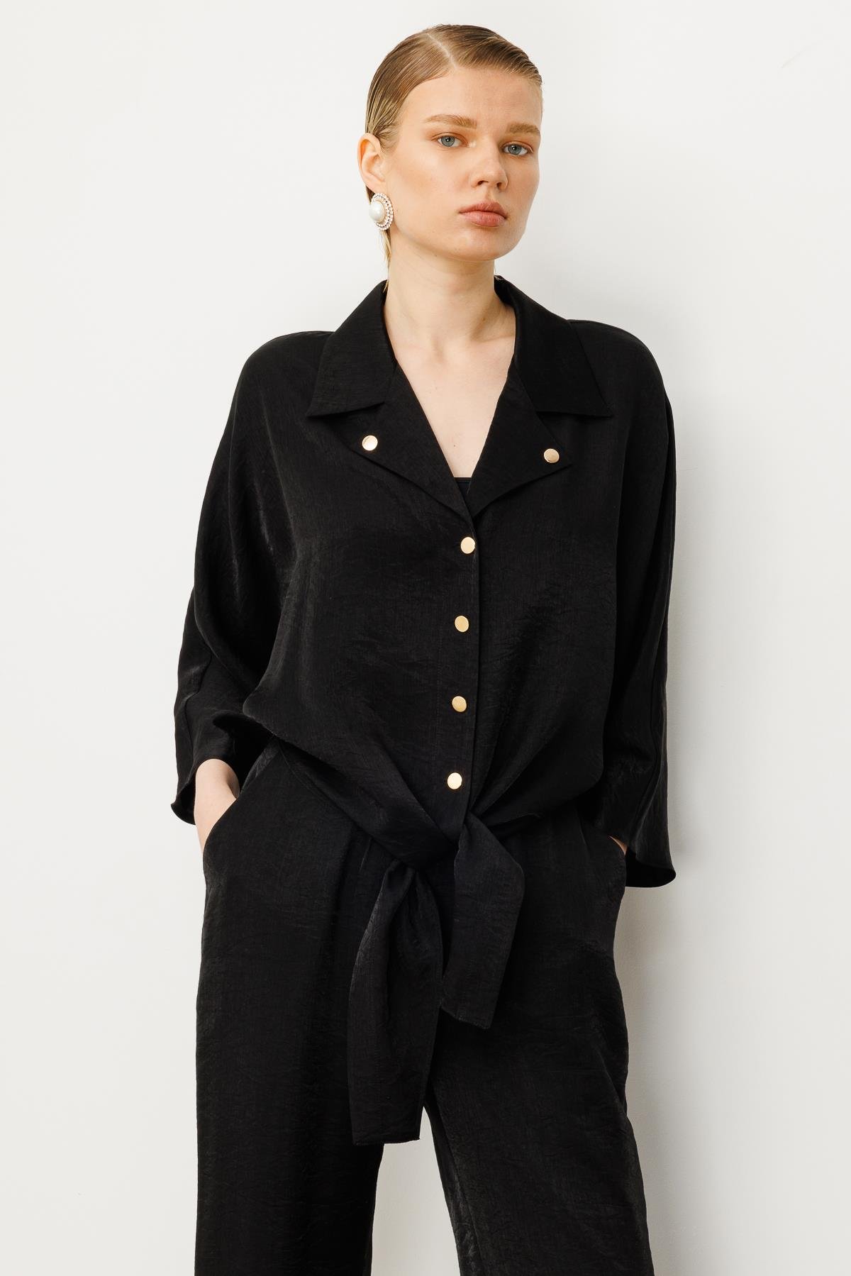 Modailgi  Mono Yaka Yarasa Kol Önden Bağlama Detaylı Kısa Gömlek Siyah