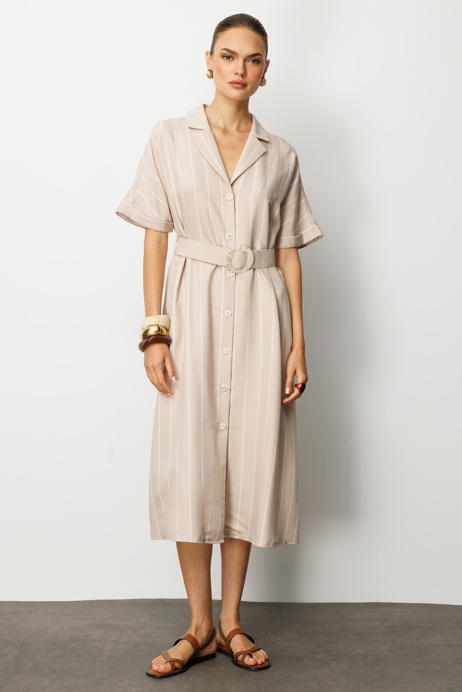 Modailgi  Mono Yaka Yarasa ve Duble Kol Yandan Cepli Kemer Detaylı Midi Boy Elbise Taş