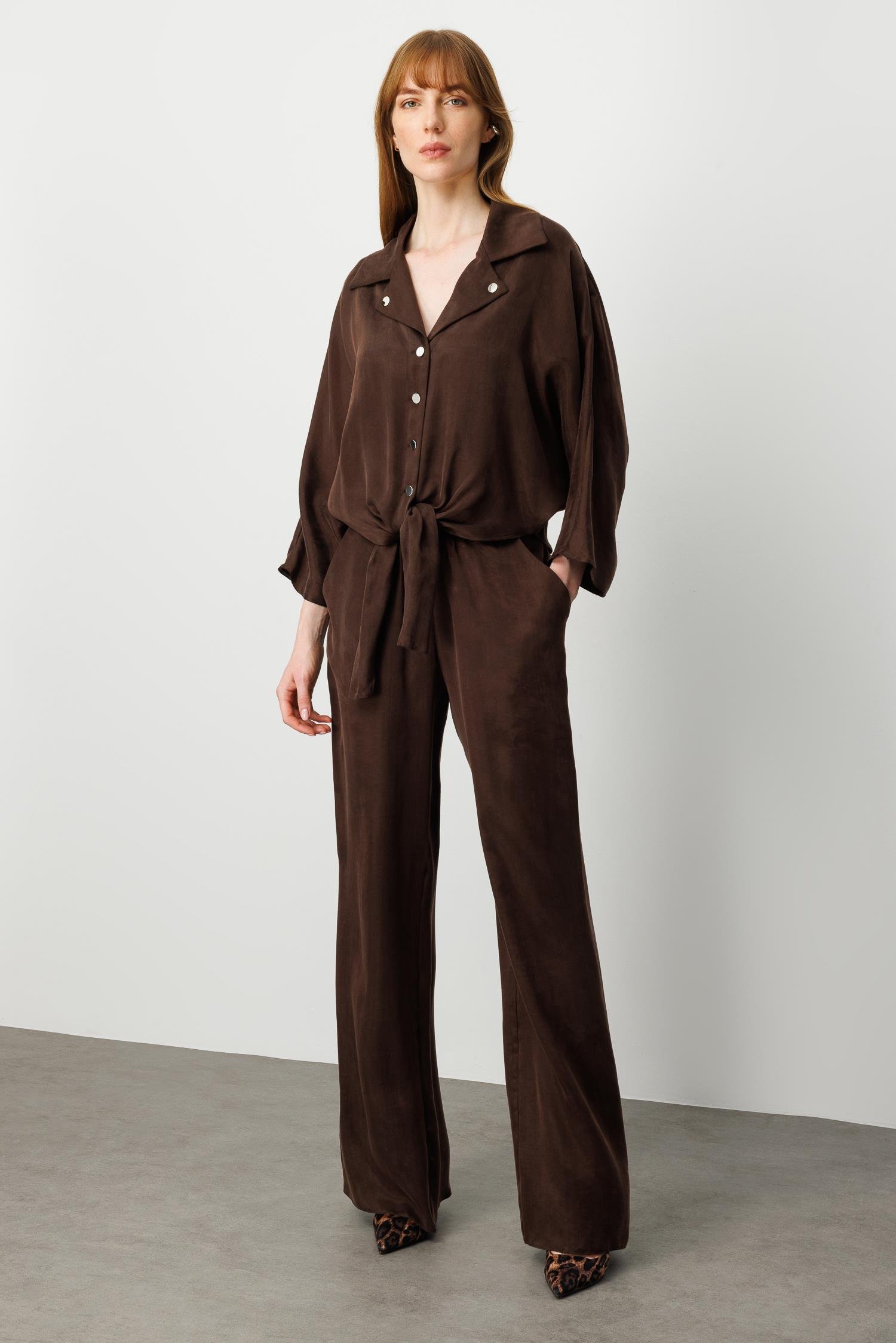 Modailgi  Mono Yakalı Yarasa Kol Önden Bağlama Detaylı Kısa Gömlek - 40025 Kahve