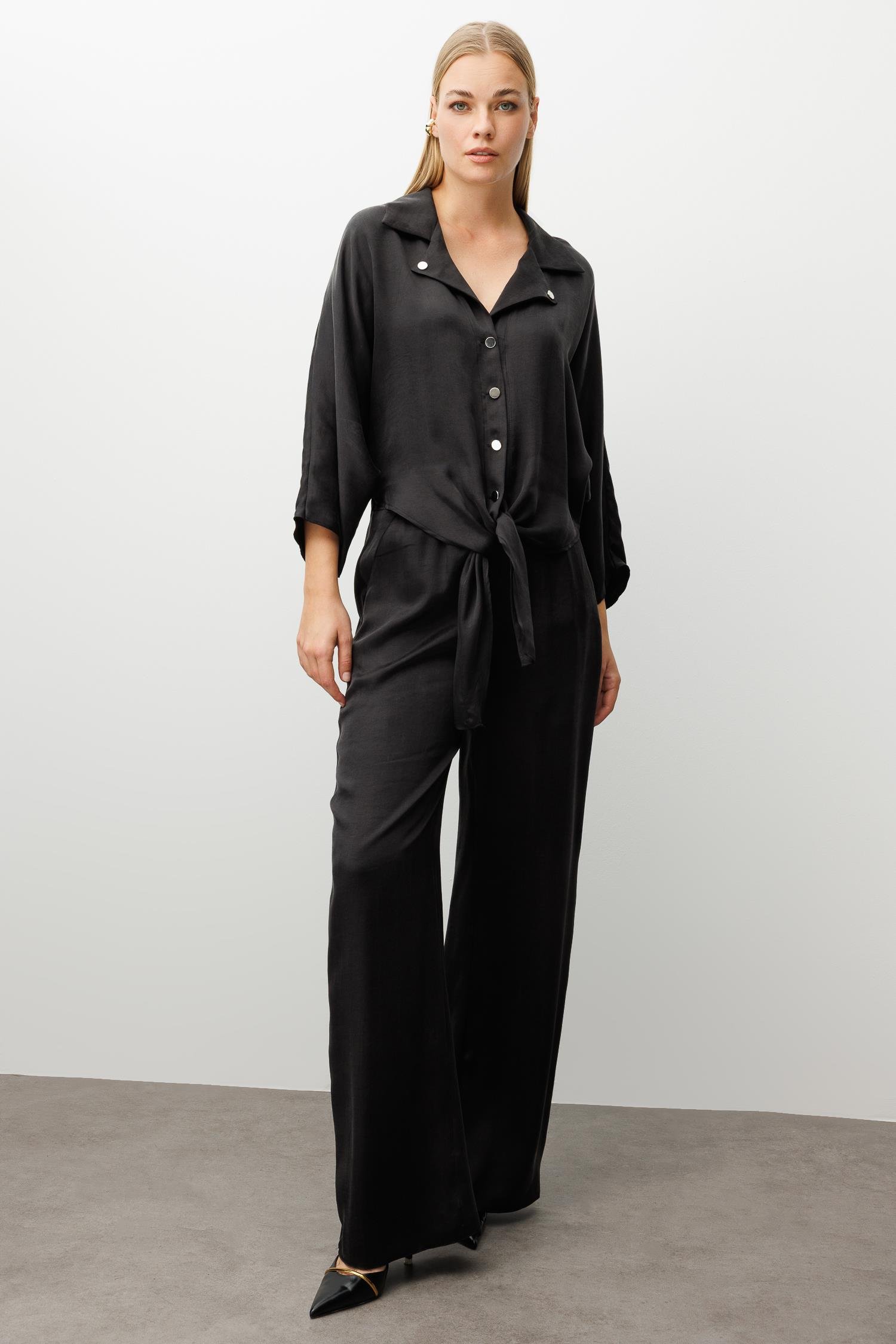 Modailgi  Mono Yakalı Yarasa Kol Önden Bağlama Detaylı Kısa Gömlek - 40025 Siyah