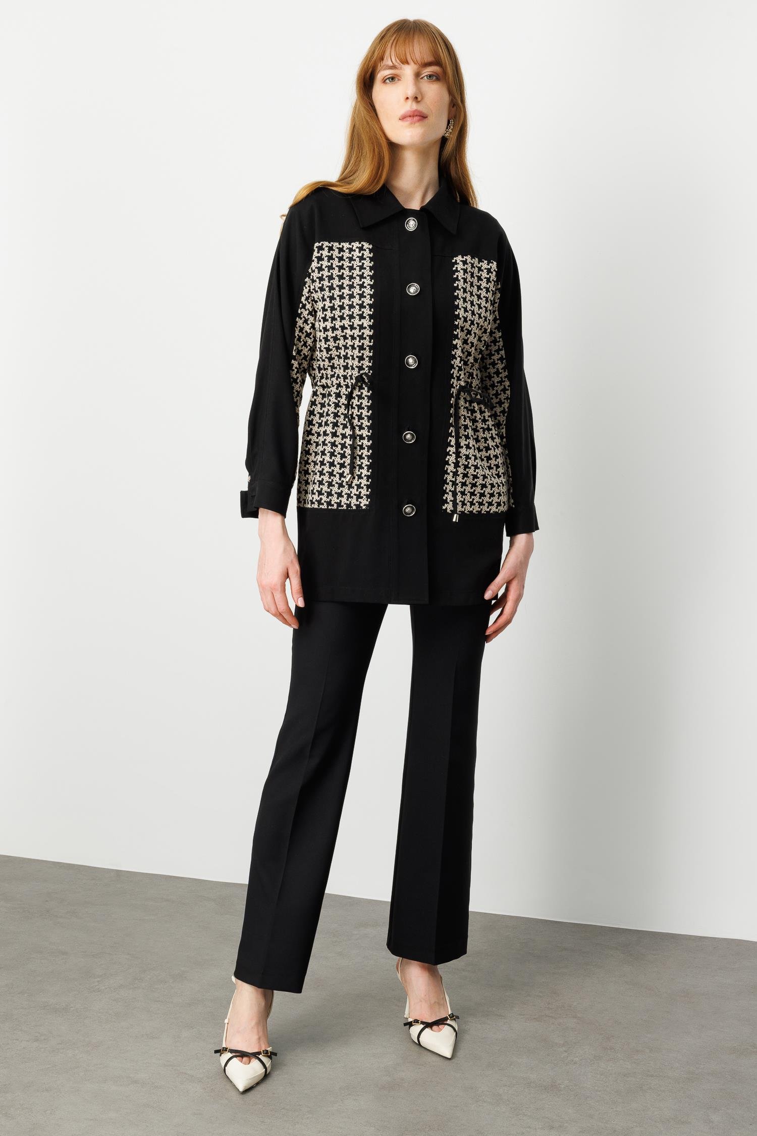 Modailgi  Nakışlı Kumaş İle Garni Detaylı Belde Tünel Bağcıklı Bedeni Kesikli Tunik Kap Siyah