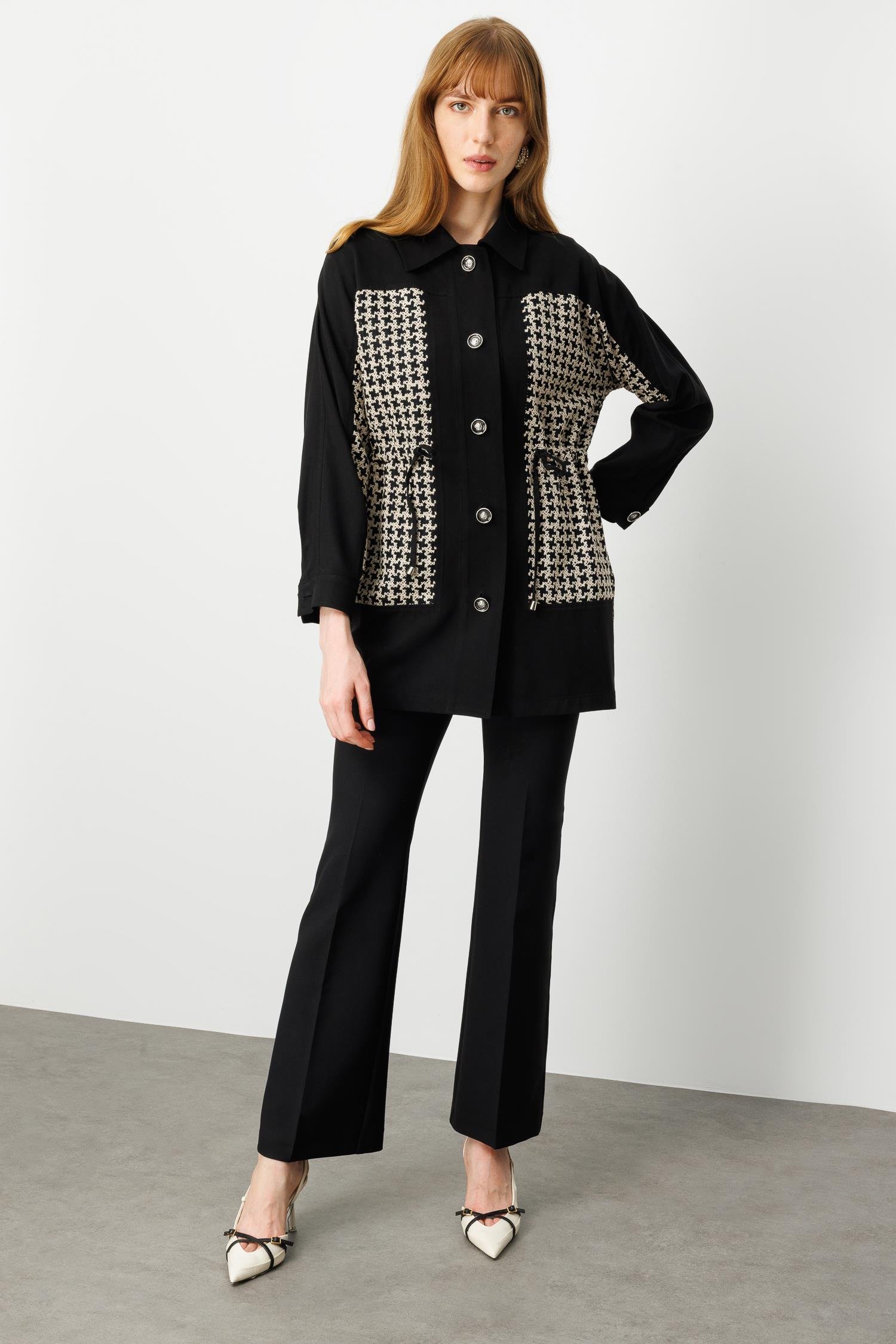 Modailgi  Nakışlı Kumaş İle Garni Detaylı Belde Tünel Bağcıklı Bedeni Kesikli Tunik Kap Siyah