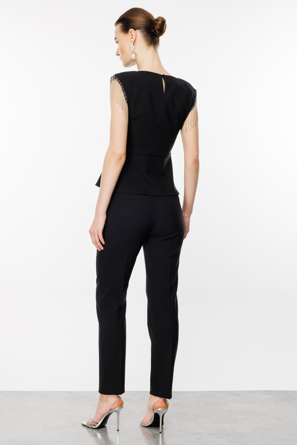 Modailgi  Omuzdan Taş Püsküllü Beli Zincir Detaylı Kolsuz Bluz Siyah