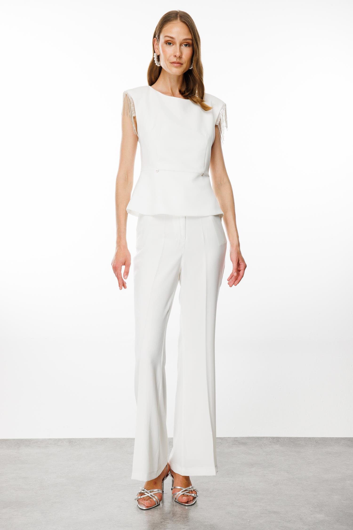 Modailgi  Omuzdan Taş Püsküllü Beli Zincir Detaylı Kolsuz Bluz Ekru