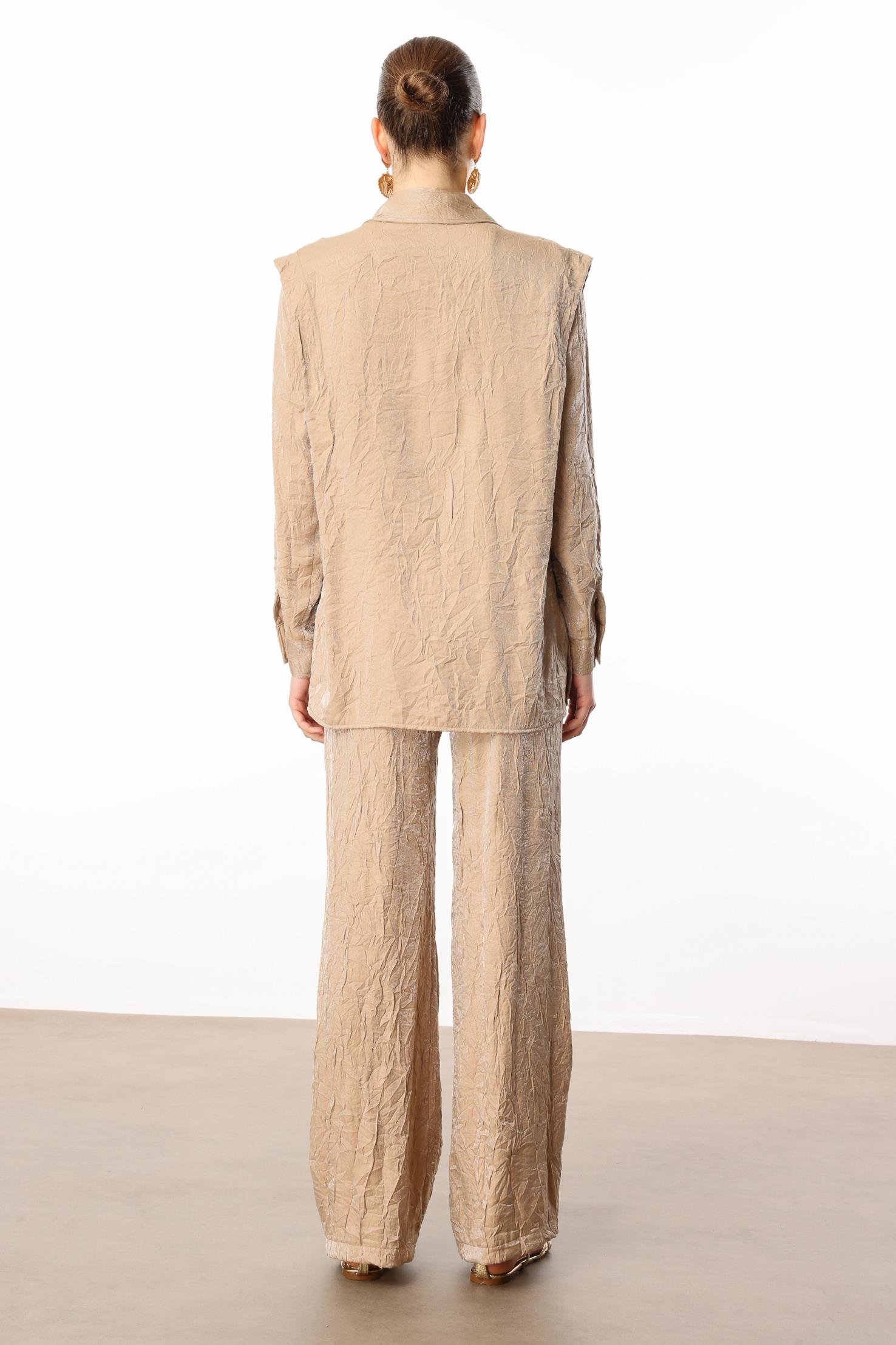 Modailgi  Omuzları Havalı Dikiş Detaylı Cep Kapağı İncili Düğme Kapamalı Gömlek Camel