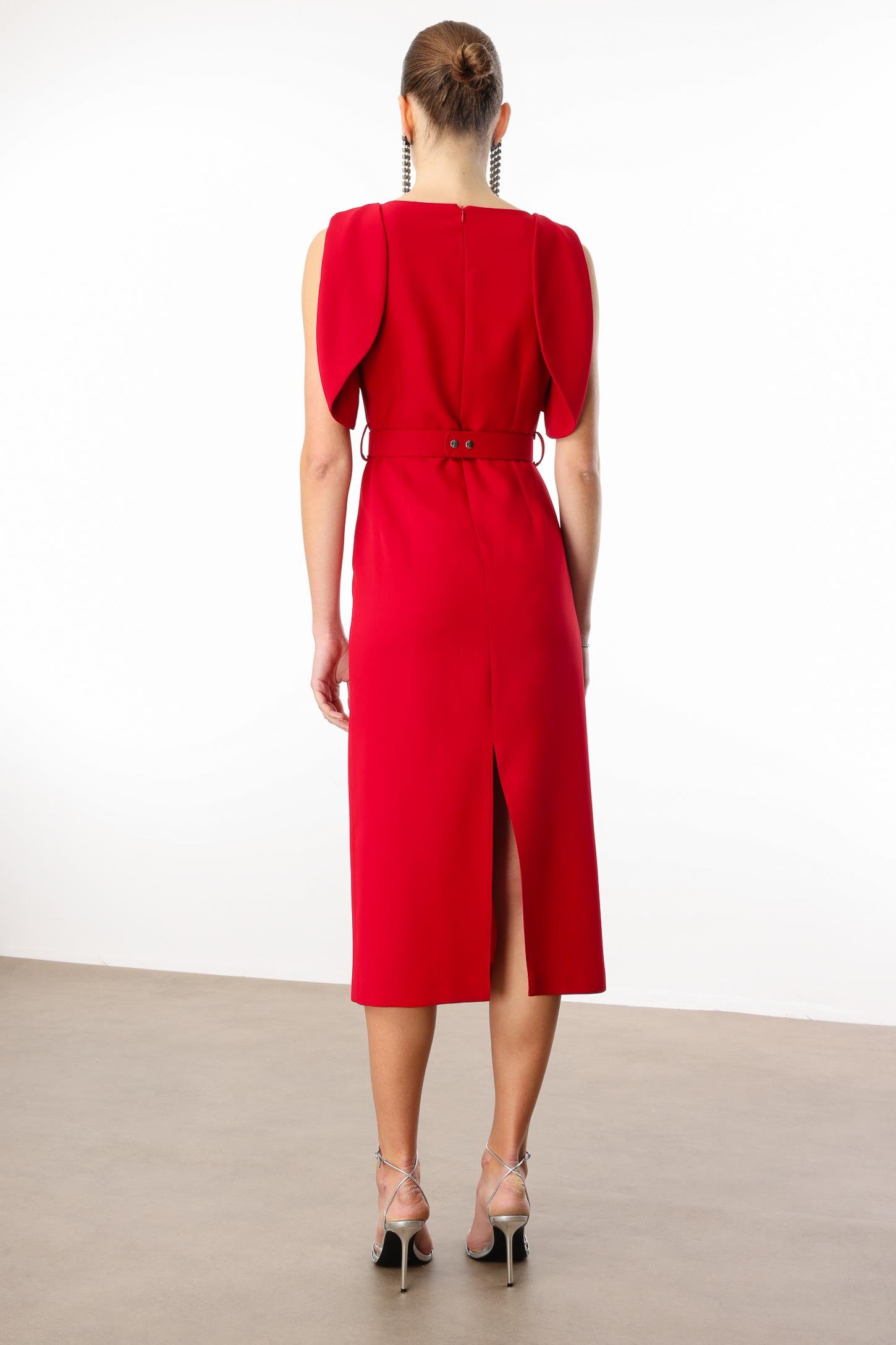 Modailgi  Omuzları İnci Detaylı Elbise Kırmızı