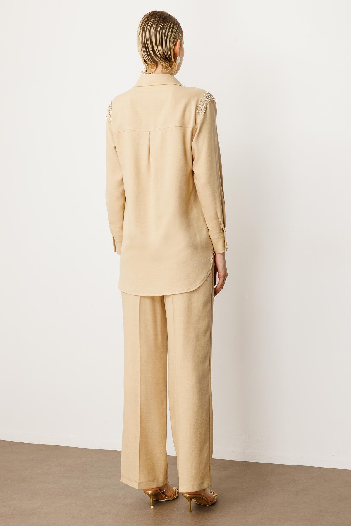 Modailgi  Omuzları İşlemeli Rahat Kesim Gömlek Bej