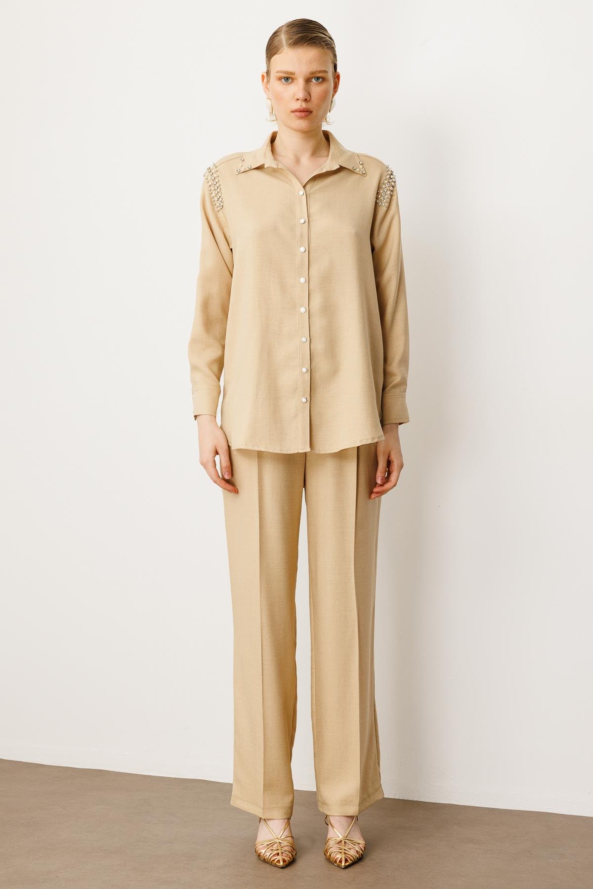 Modailgi  Omuzları İşlemeli Rahat Kesim Gömlek Bej