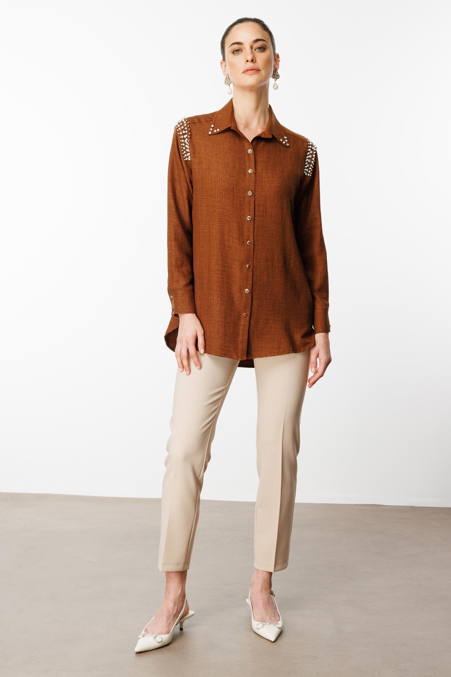 Modailgi  Omuzları İşlemeli Rahat Kesim Gömlek Kahve