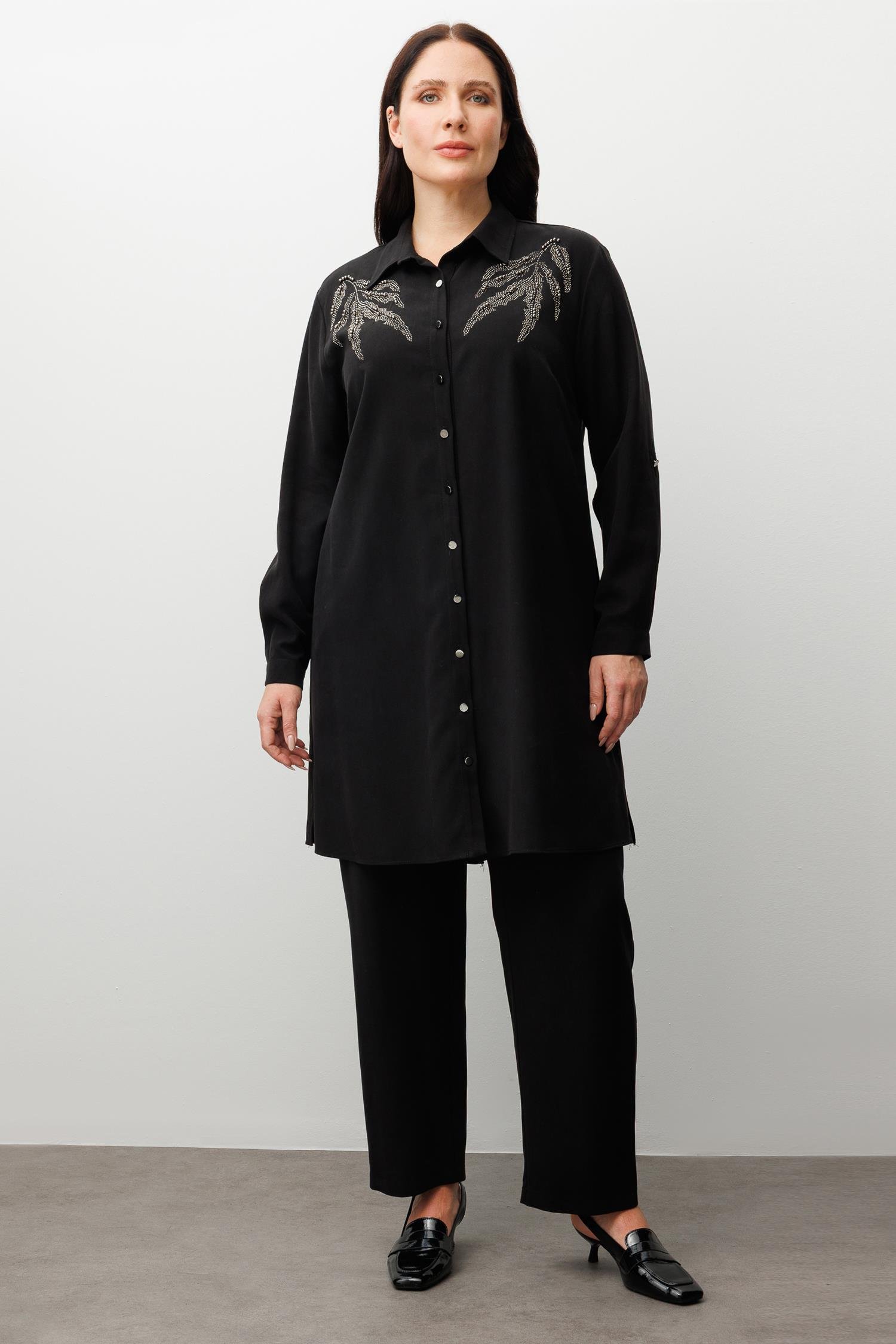 Modailgi  Ön Robaları Yaprak Desenli Taş Tunik Siyah