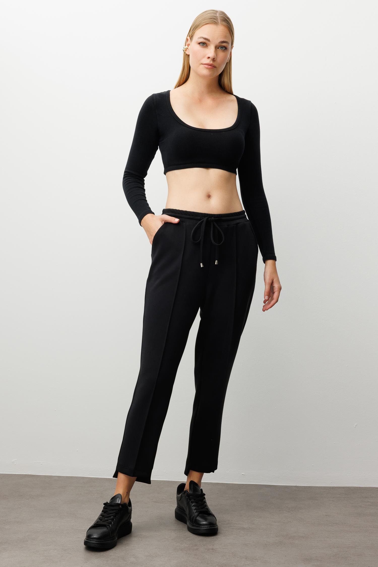 Modailgi  Önde Nervür Detaylı Beli Tünel Bağcıklı Bilek Boy Örme Pantolon - 15065 Siyah