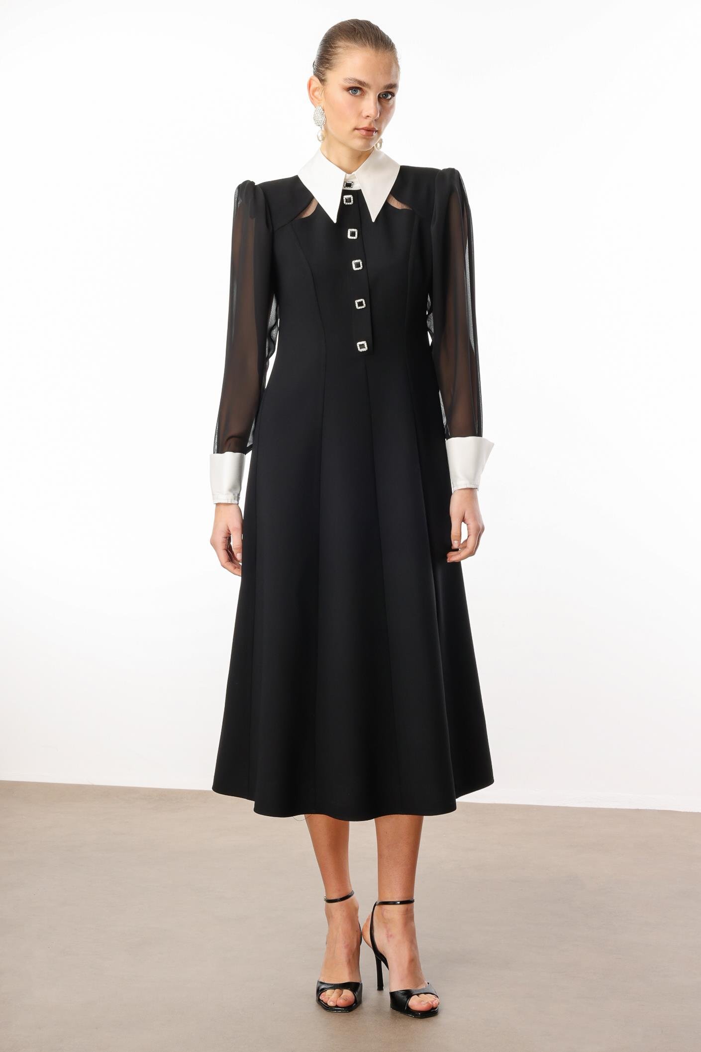 Modailgi  Önlük Yaka Kolları Şifon Kloş Elbise Siyah