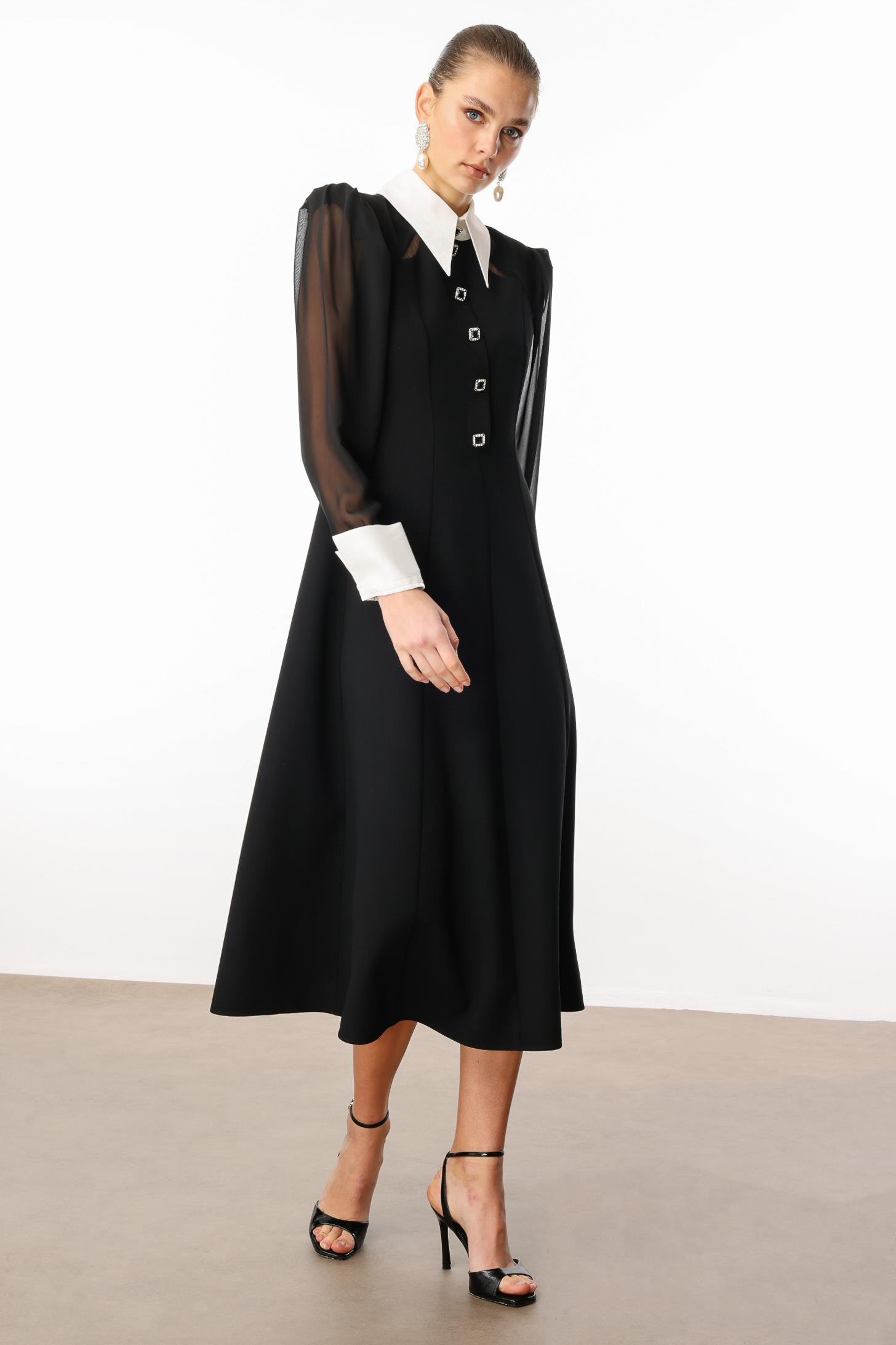 Modailgi  Önlük Yaka Kolları Şifon Kloş Elbise Siyah