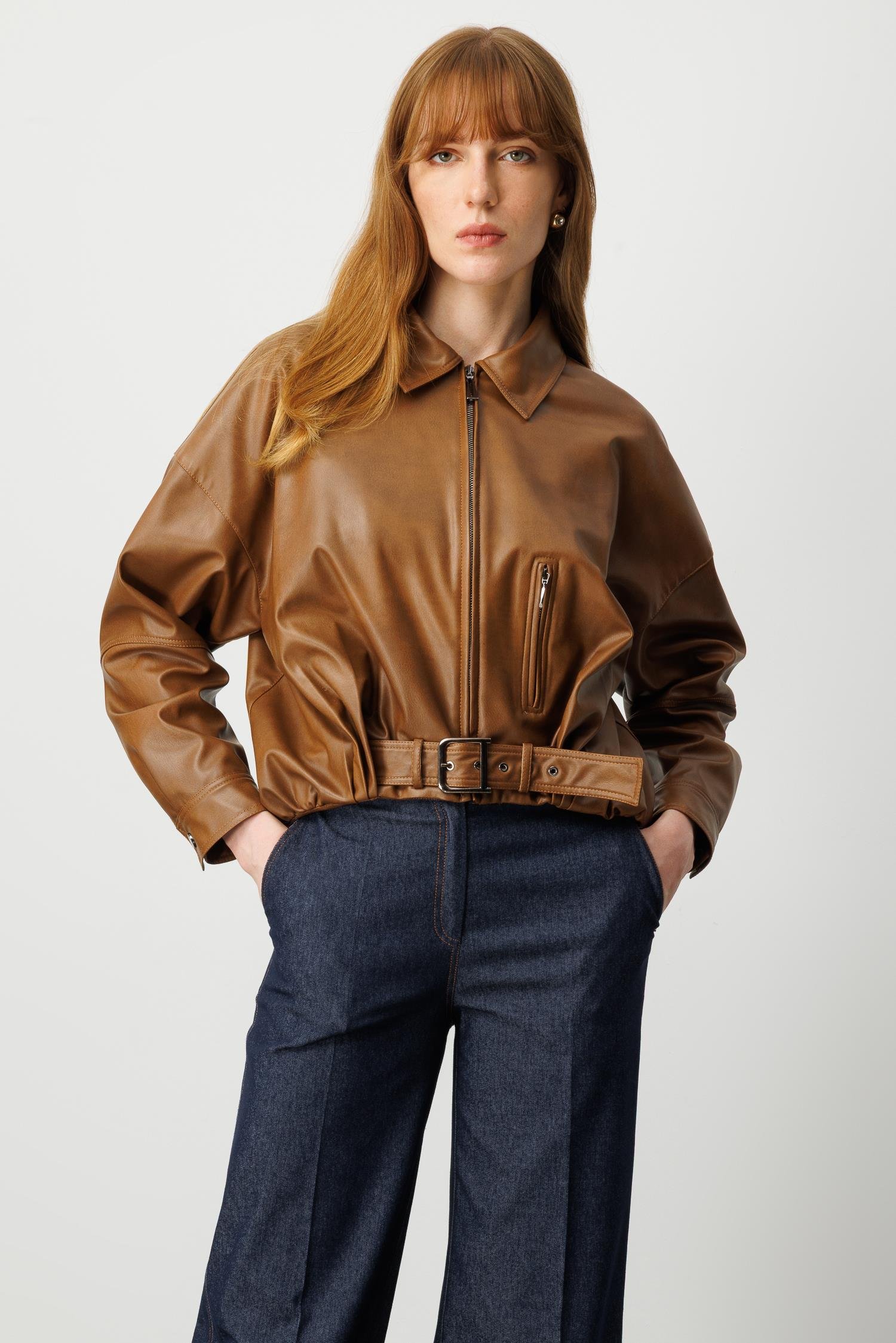 Modailgi  Önü Büzgü ve Kemer Detaylı Oversize Kısa Deri Mont Taba