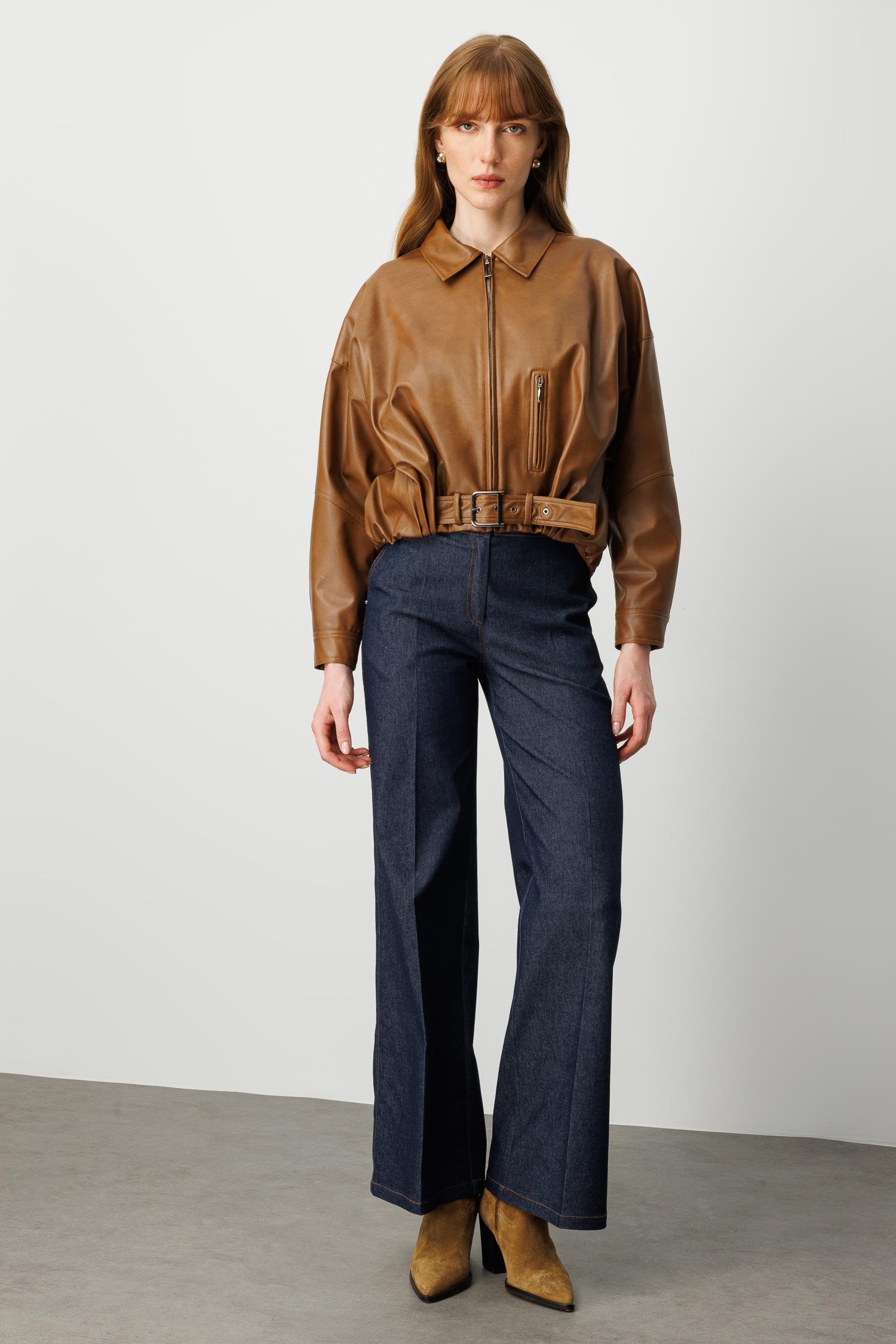 Modailgi  Önü Büzgü ve Kemer Detaylı Oversize Kısa Deri Mont Taba