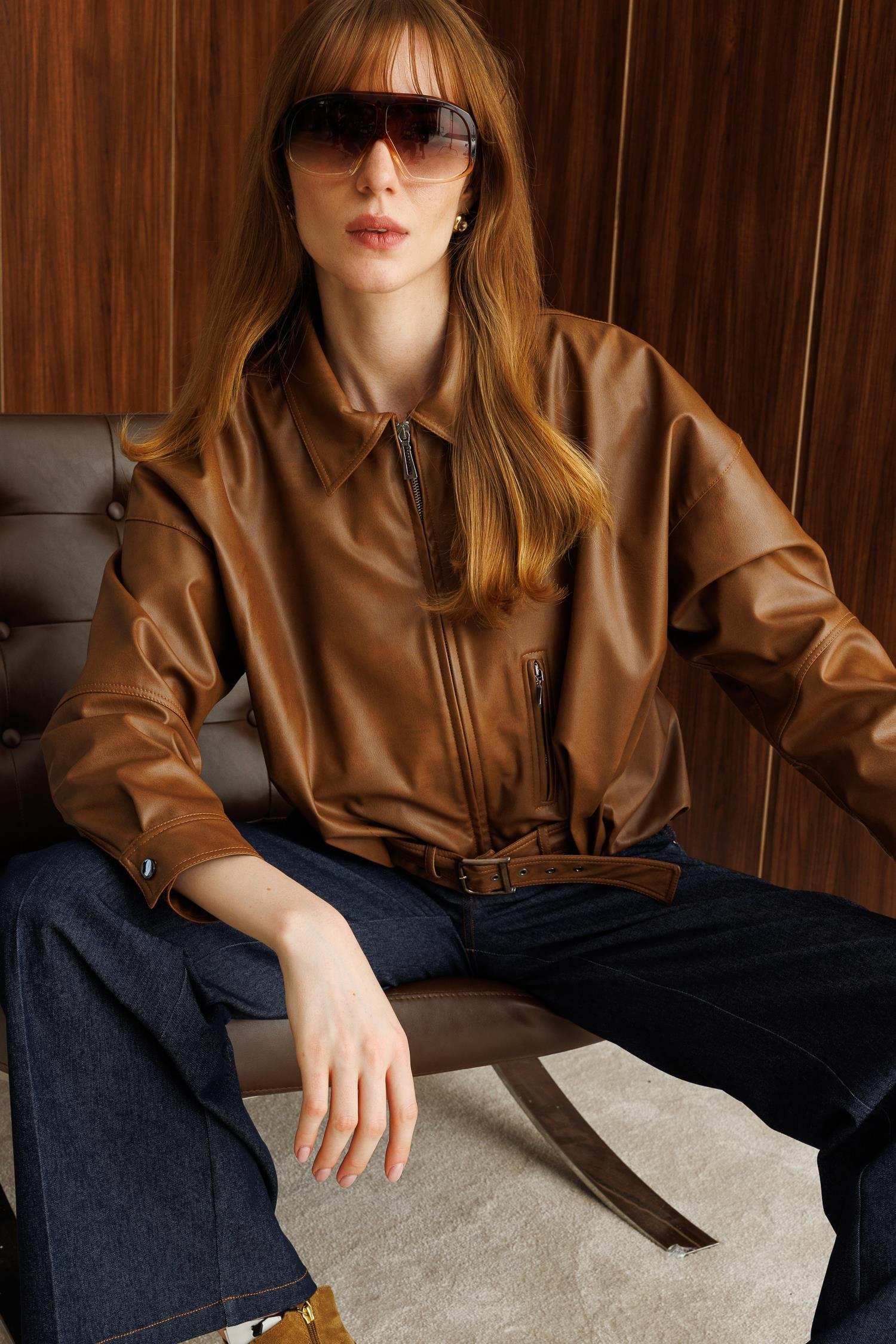 Modailgi  Önü Büzgü ve Kemer Detaylı Oversize Kısa Deri Mont Taba