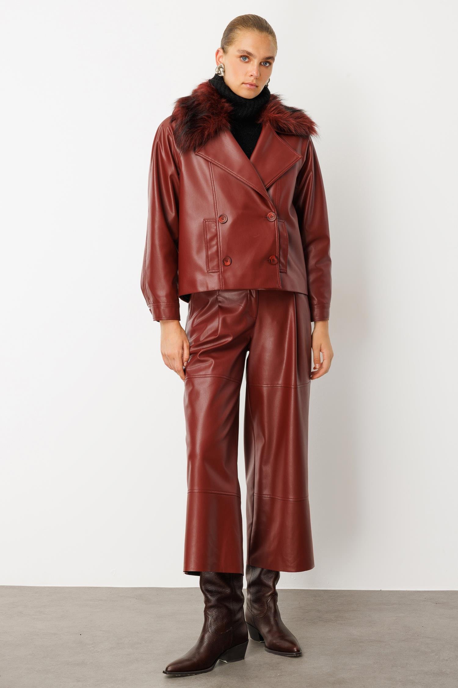 Modailgi  Reglan Kol Kruvaze Kapama Yakası Seyyar Kürk Aksesuarlı Kısa Deri Ceket Bordo