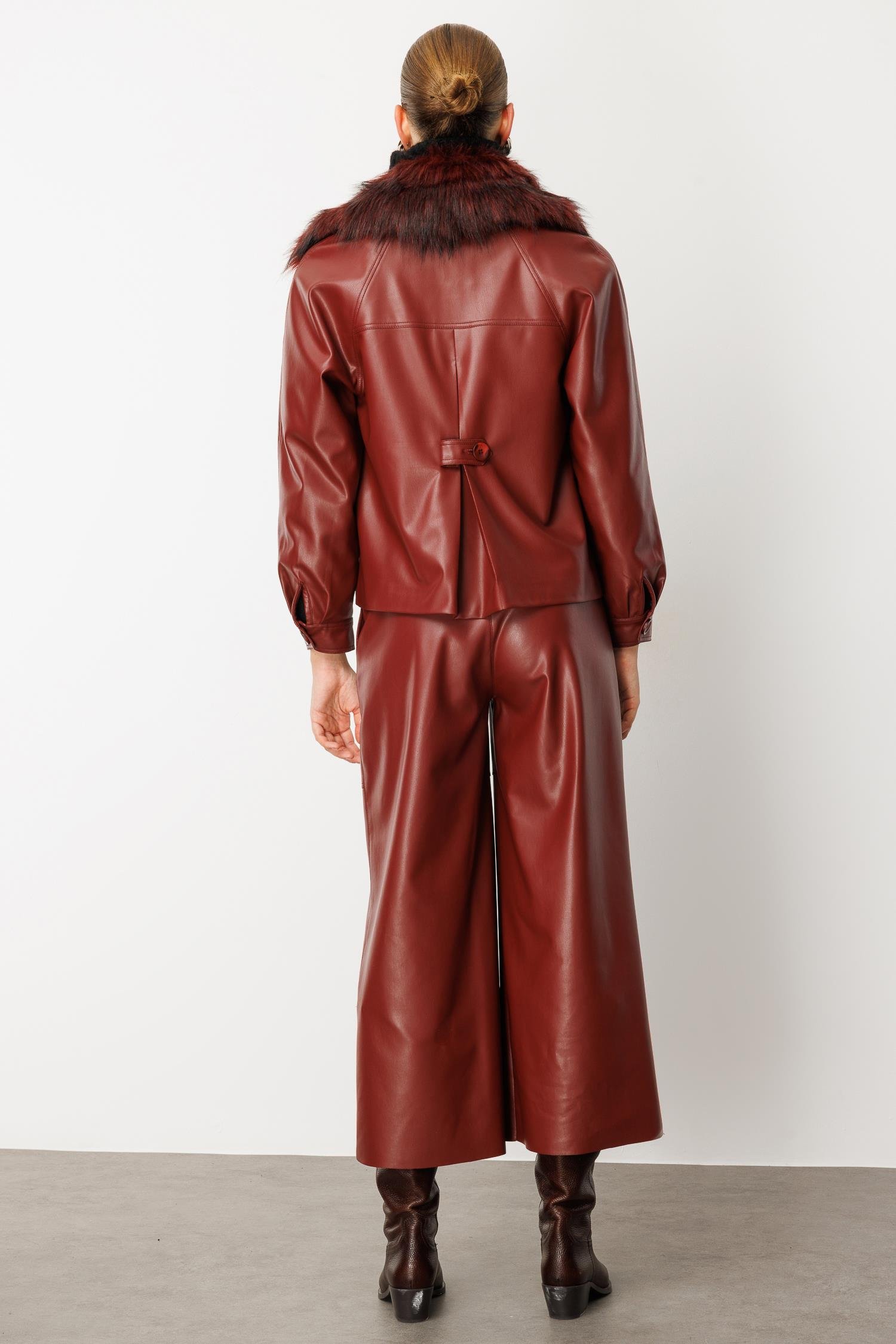 Modailgi  Reglan Kol Kruvaze Kapama Yakası Seyyar Kürk Aksesuarlı Kısa Deri Ceket Bordo