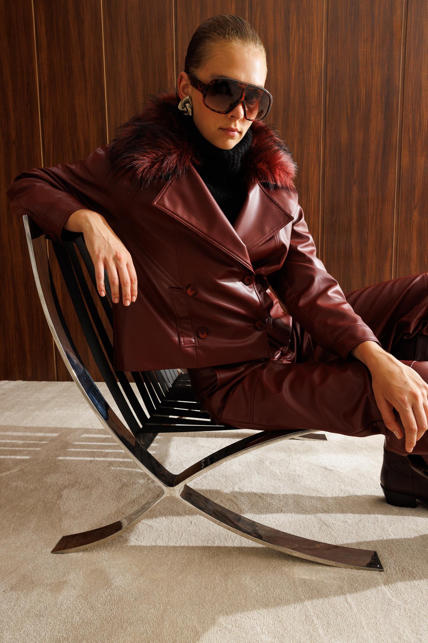 Modailgi  Reglan Kol Kruvaze Kapama Yakası Seyyar Kürk Aksesuarlı Kısa Deri Ceket Bordo