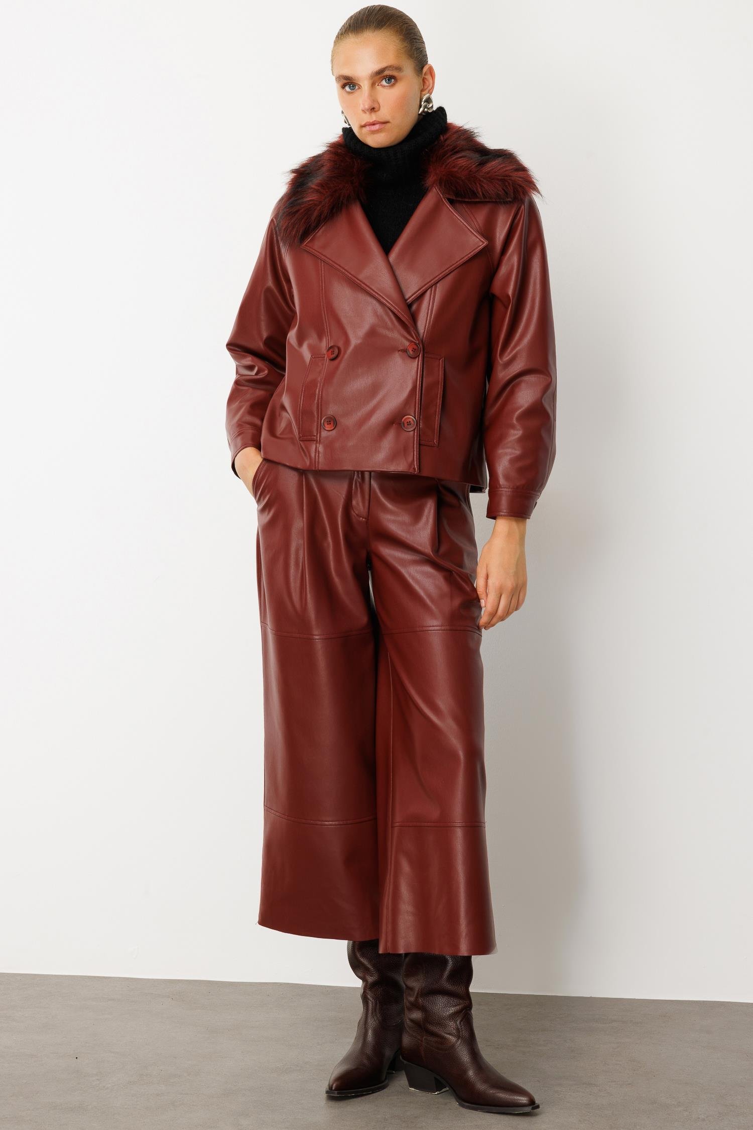 Modailgi  Reglan Kol Kruvaze Kapama Yakası Seyyar Kürk Aksesuarlı Kısa Deri Ceket Bordo