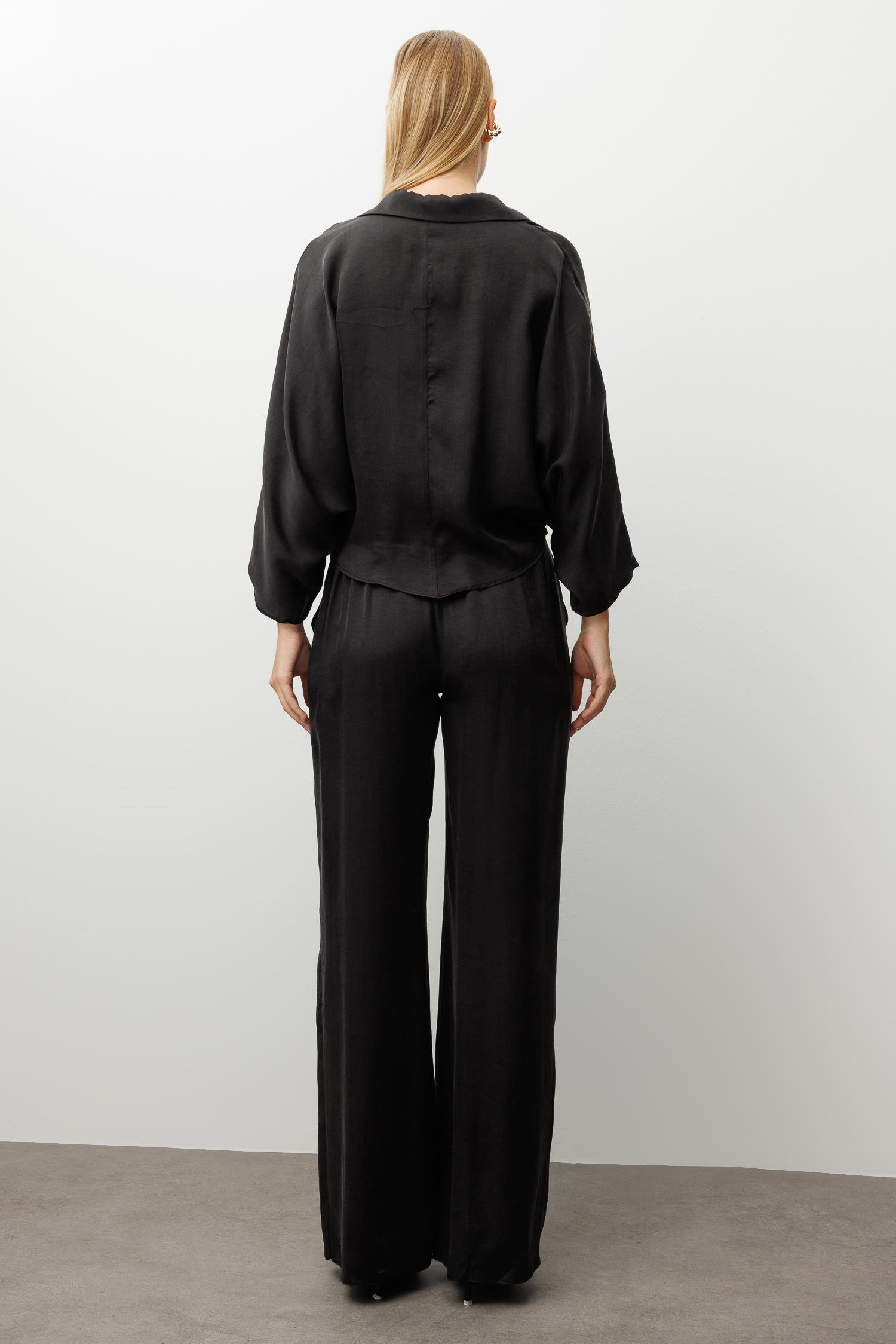 Modailgi  Rivet Detaylı Arkası Lastikli Büzgü Ve Yan Cepli Yüksel Bel Pantolon - 10025 Siyah