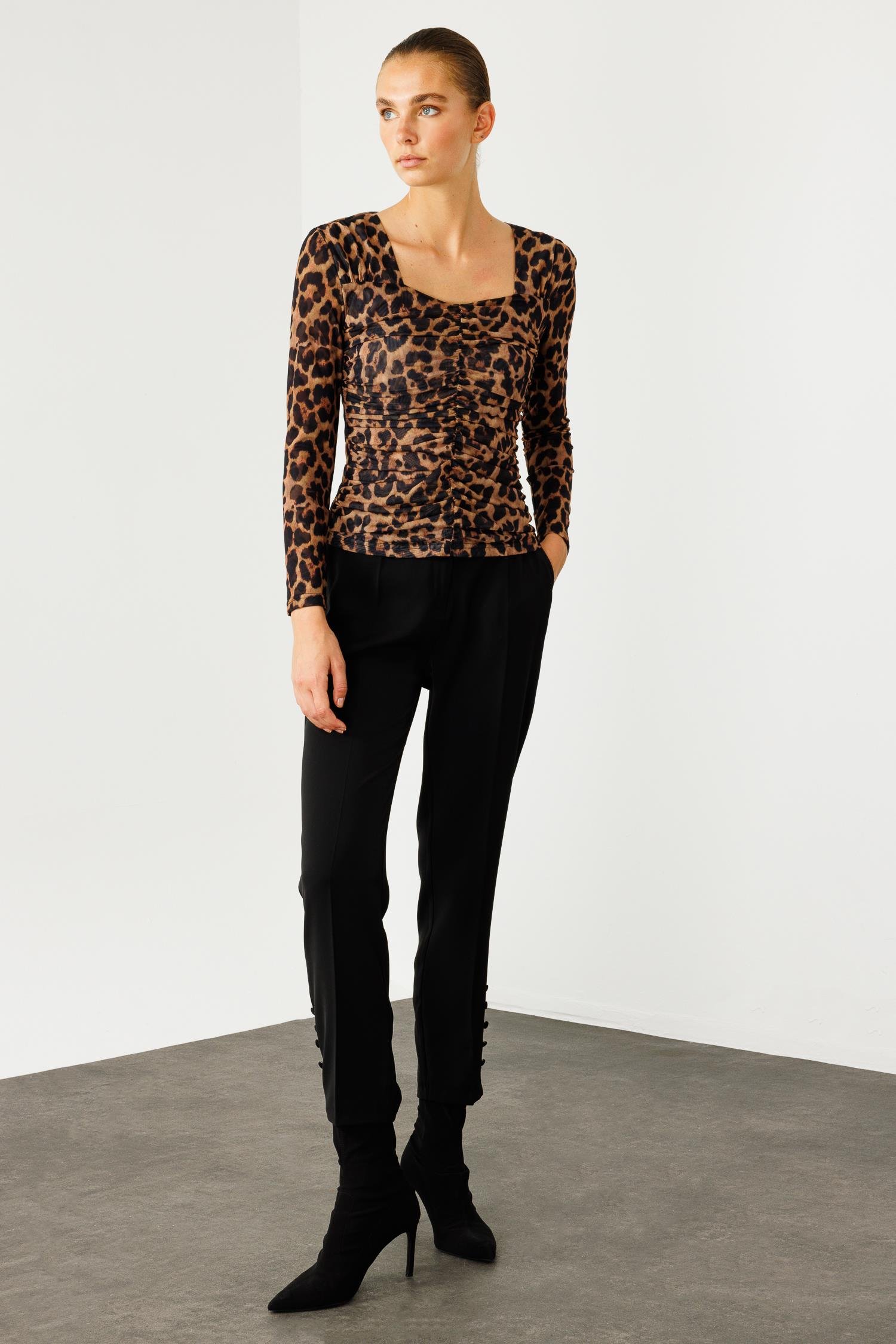 Modailgi  Robalı Önden Büzgülü Leopar Desen Bluz Vizon