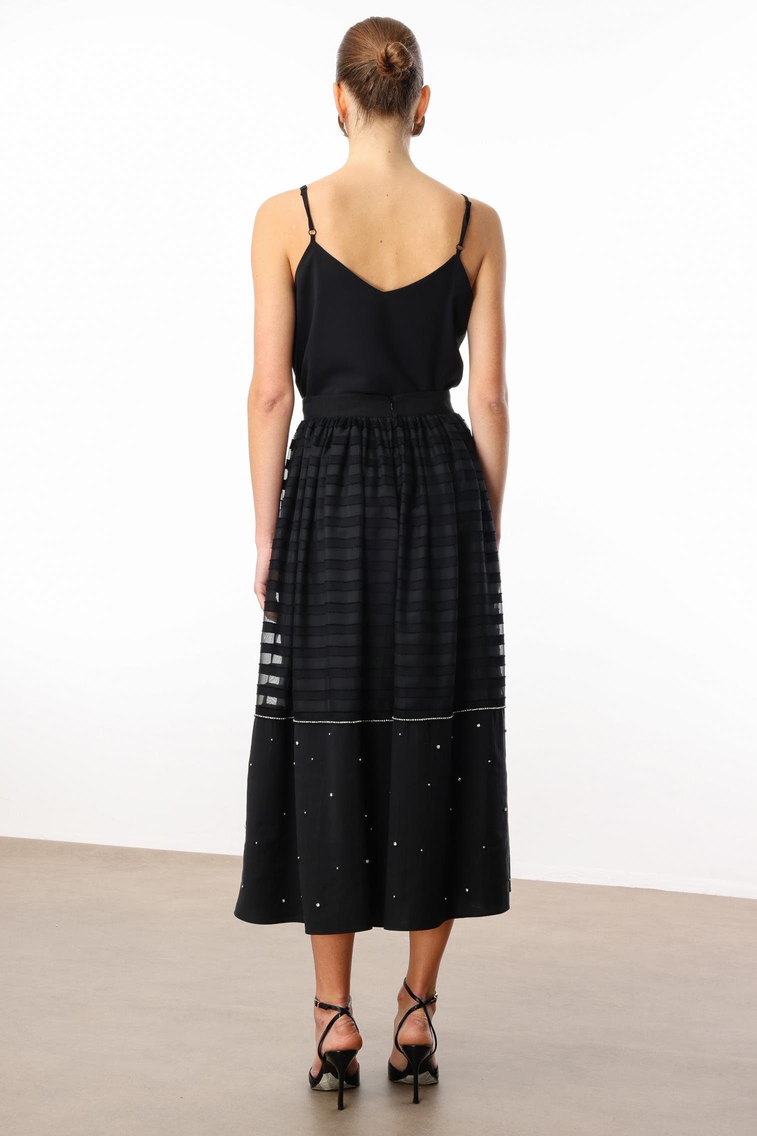 Modailgi  Şerit Aksesuarlı ve İşleme Detaylı Büzgülü Uzun Etek - 10170 Siyah