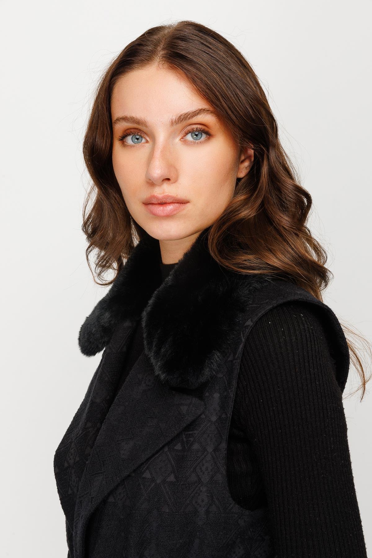 Modailgi  Seyyar Kürklü Jakarlı Yelek Siyah