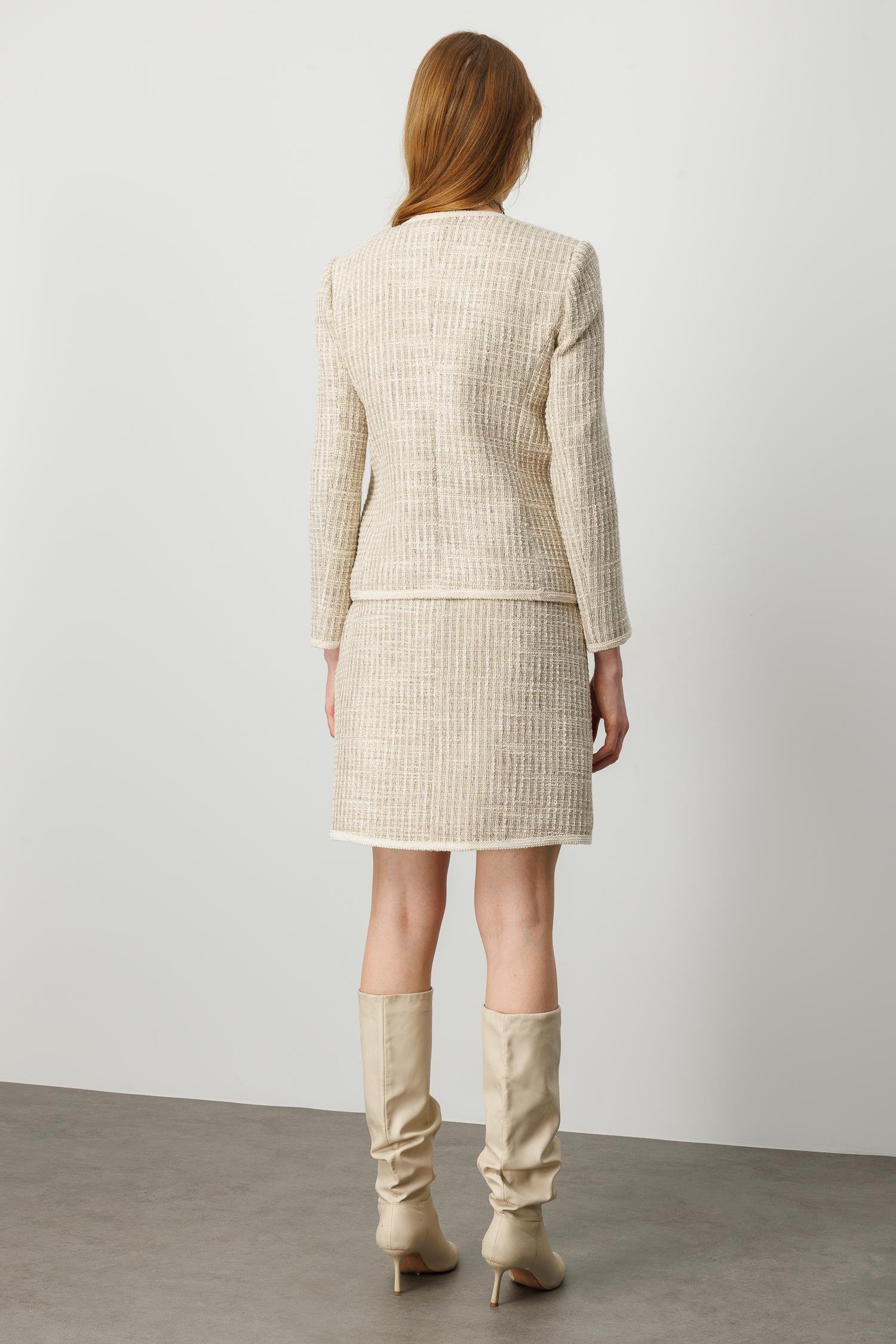 Modailgi  Sıfır Yaka Düğme Kapamalı Şerit Detaylı Astarlı Kısa Ceket Bej