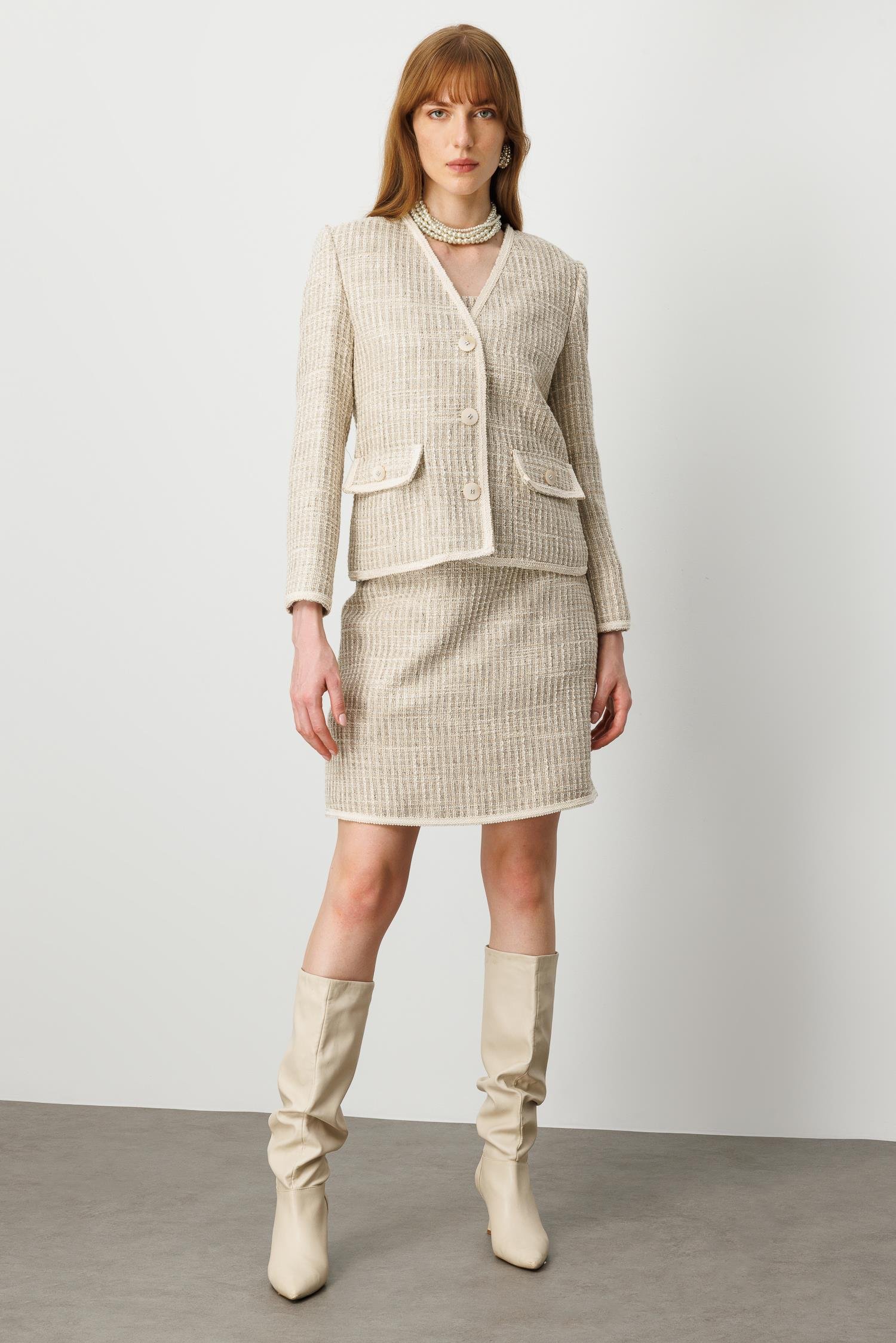 Modailgi  Sıfır Yaka Düğme Kapamalı Şerit Detaylı Astarlı Kısa Ceket Bej