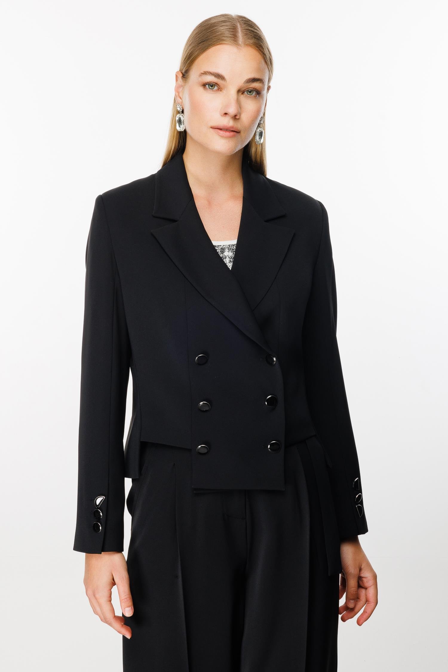 Modailgi  Simetrik Kesik Detaylı Kısa Astarlı Ceket Siyah